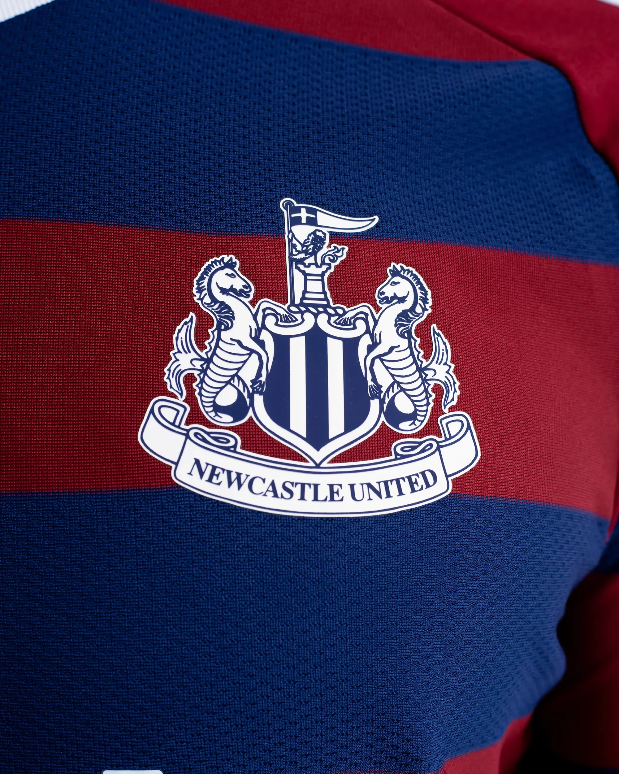 Newcastle United Auswärtstrikot 2024/25 - Soccerfana