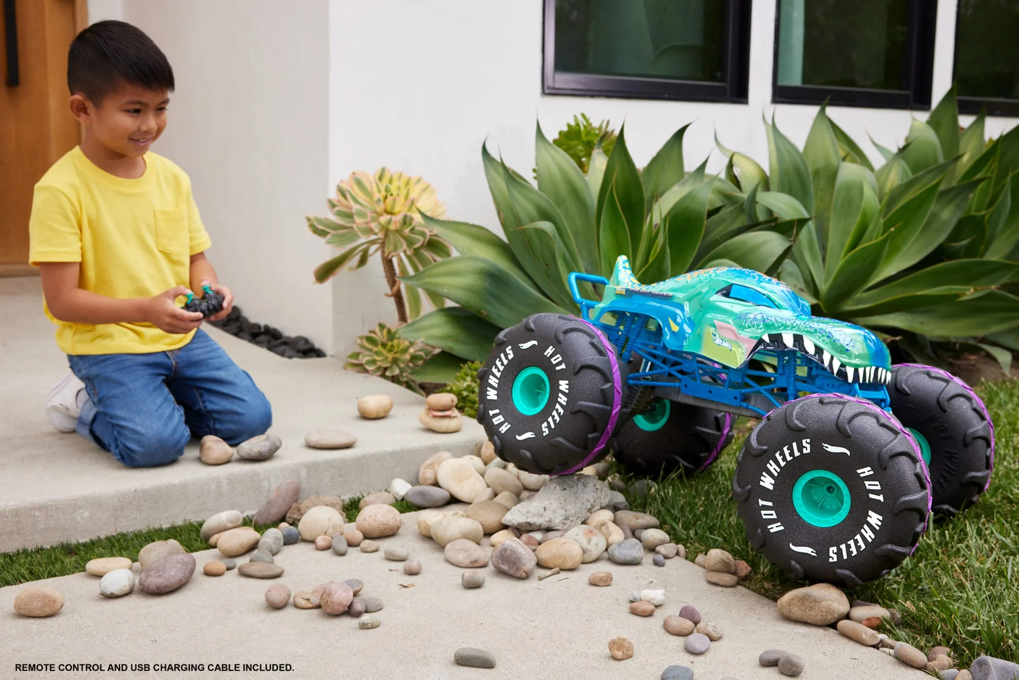 Hot Wheels Monster Trucks RC Battery-Powered 1:6th Scale MEGA-Wrex