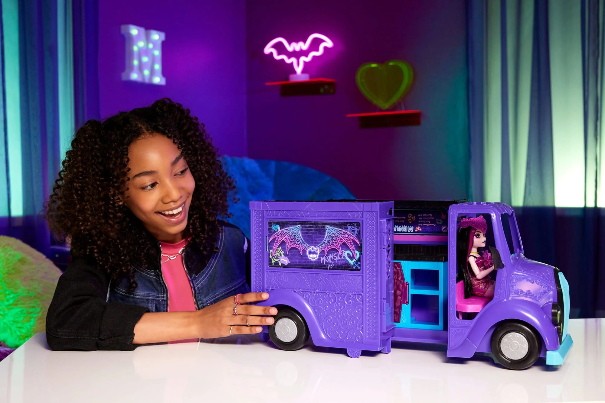 Monster High Draculaura Doll And Fangtastic Rockin’ Food Truck Playset With 13+ Themed Accessories