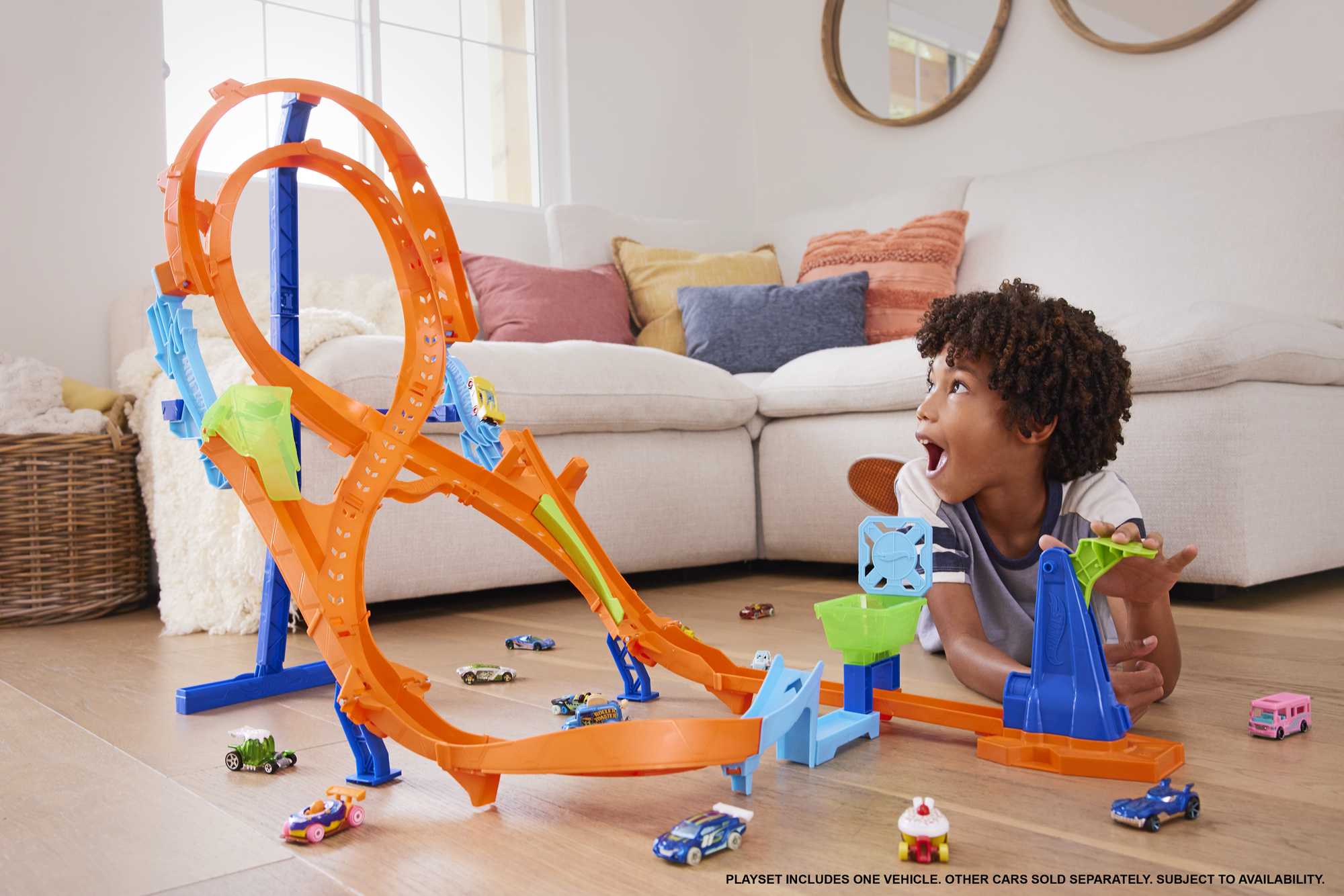 Hot Wheels Track Set With 1 Hot Wheels Car, Figure-8 Track Set