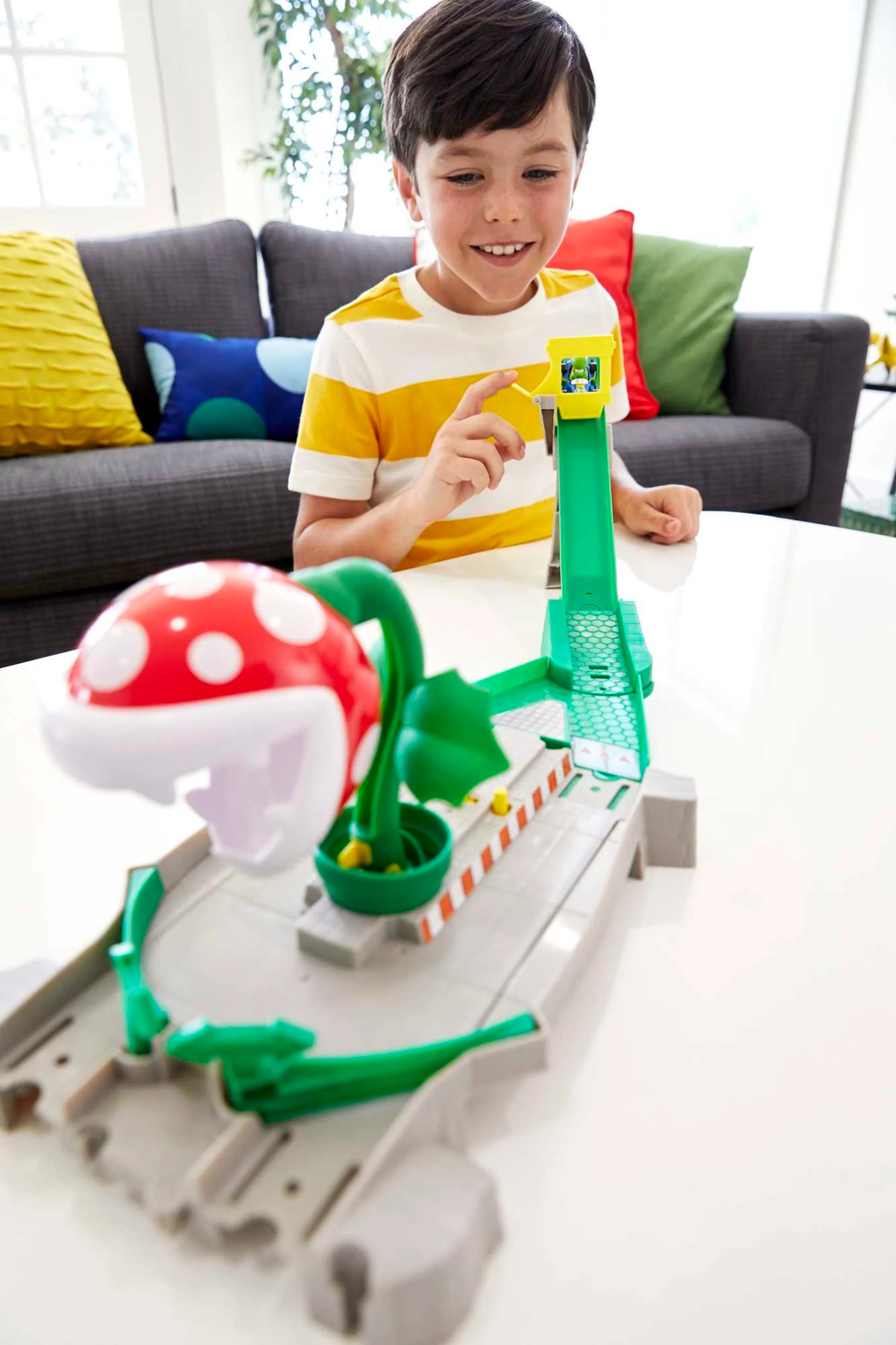 Hot Wheels Mario Kart Track Set - Piranha Plant Slide Track With Mario Kart Vehicle And Nemesis