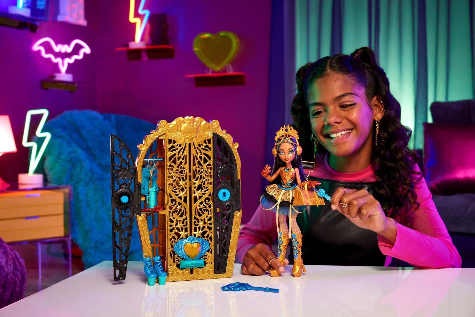 Monster High Skulltimate Secrets Monster Mysteries Playset, Cleo De Nile Doll With 19+ Surprises