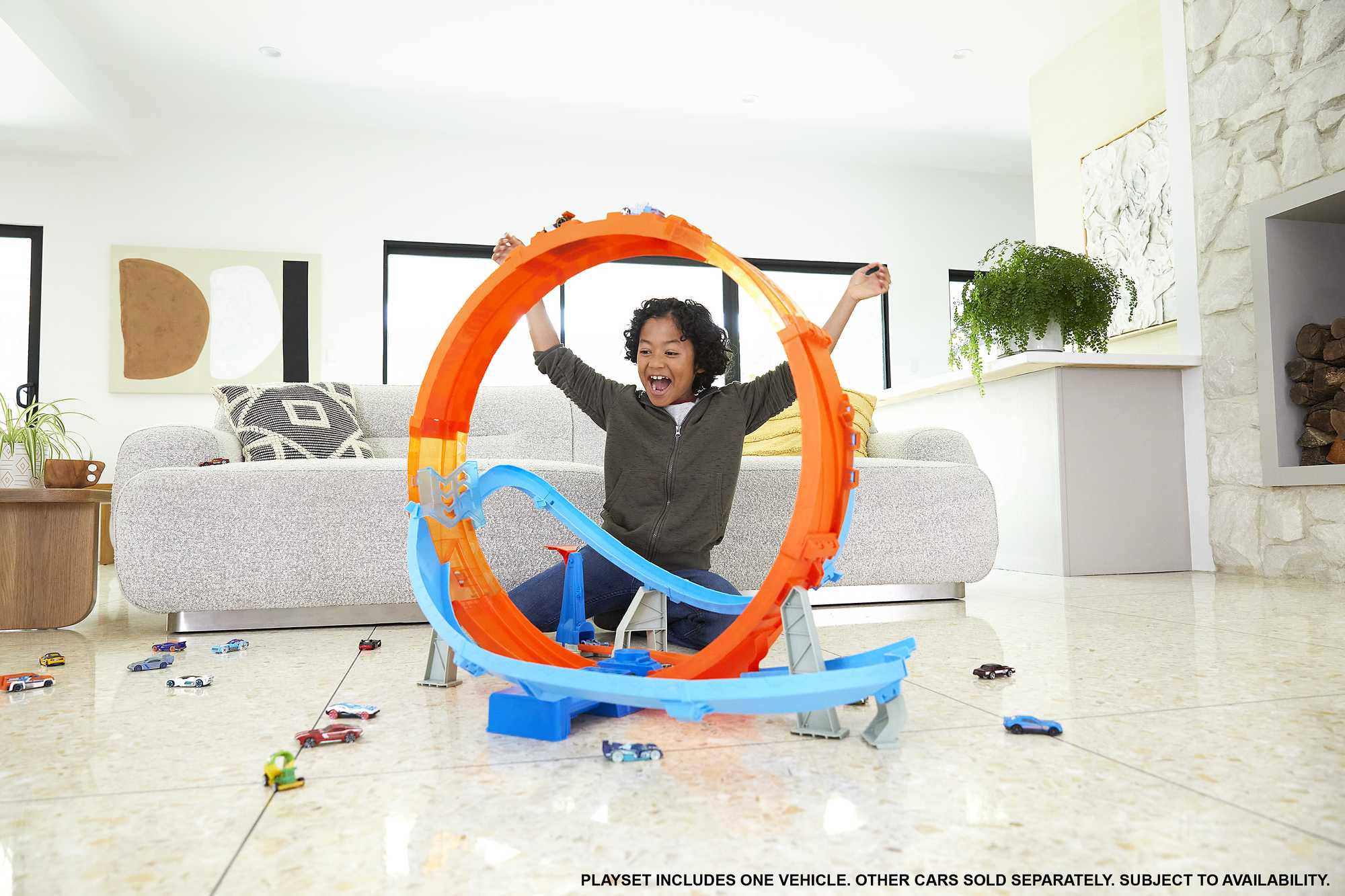 Hot Wheels Massive Loop Mayhem Track Set With 28-in Tall Track Loop & 1 Car
