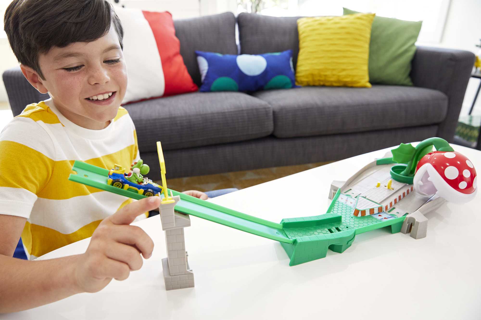 Hot Wheels Mario Kart Piranha Plant Track Playset With 1 Toy Car