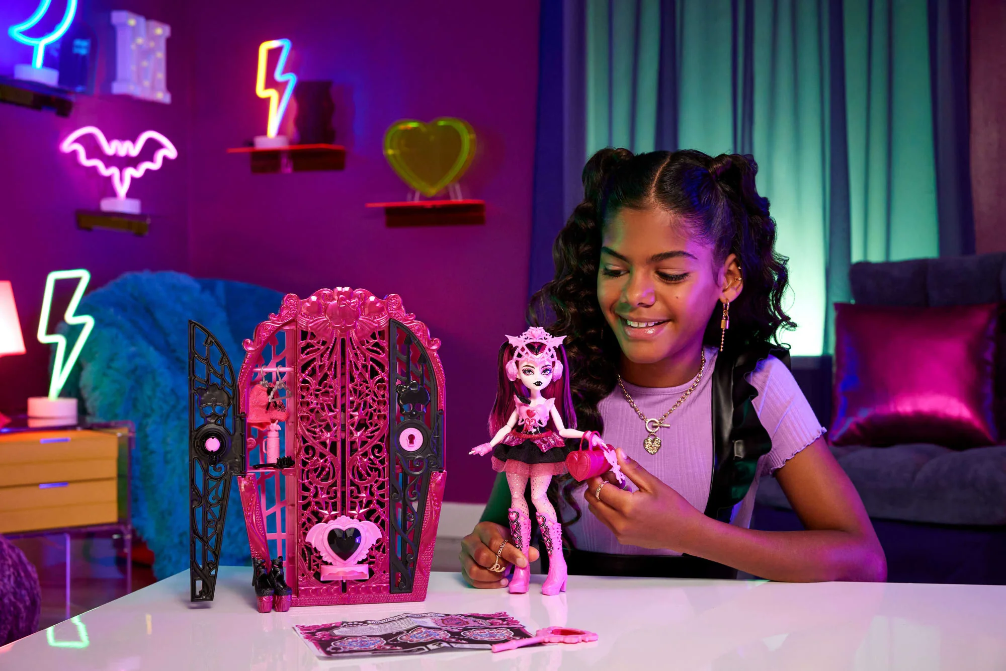 Monster High Skulltimate Secrets Monster Mysteries Playset, Draculaura Doll With 19+ Surprises