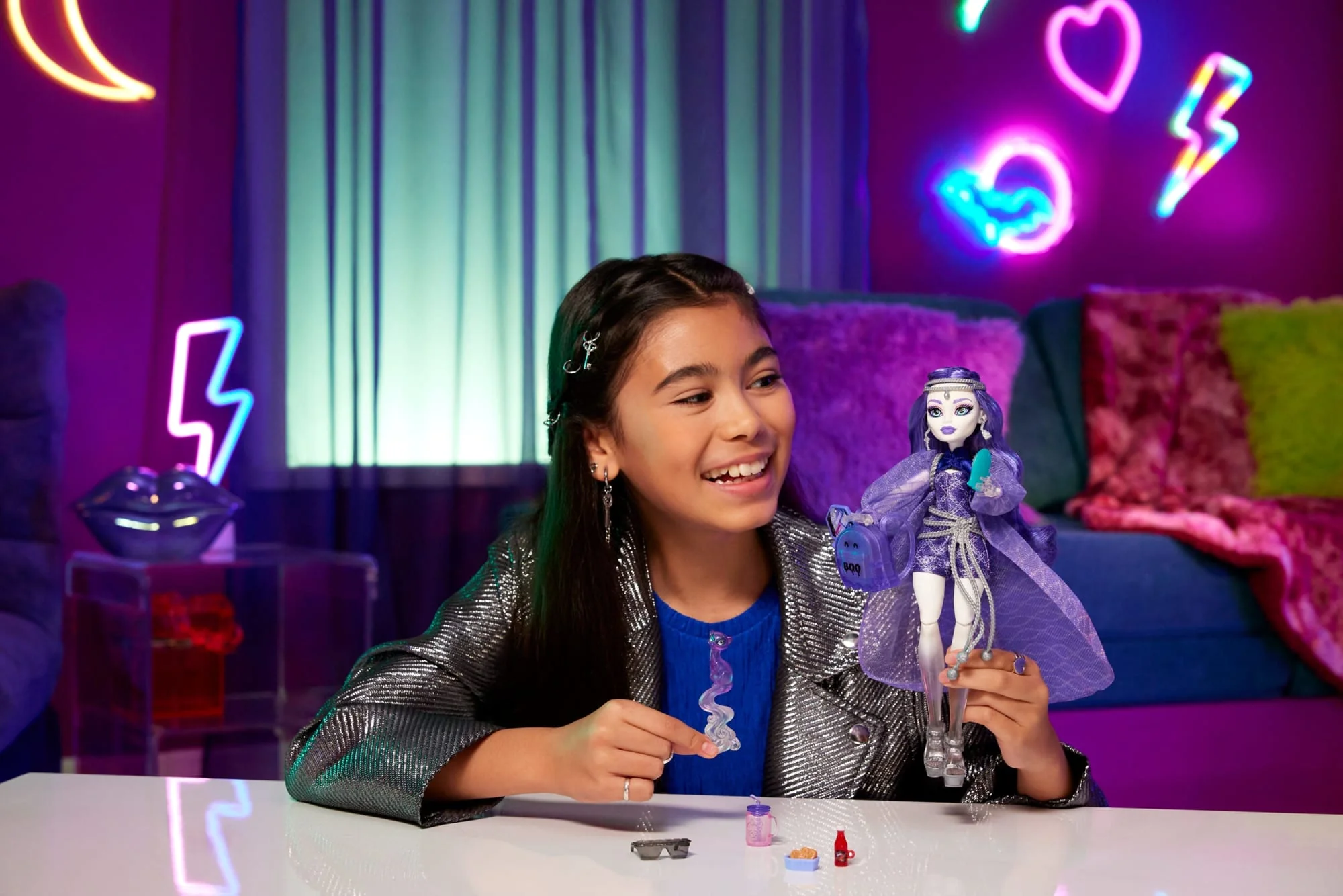 Monster High Spectra Vondergeist Fashion Doll With Pet Ferret Rhuen And Accessories