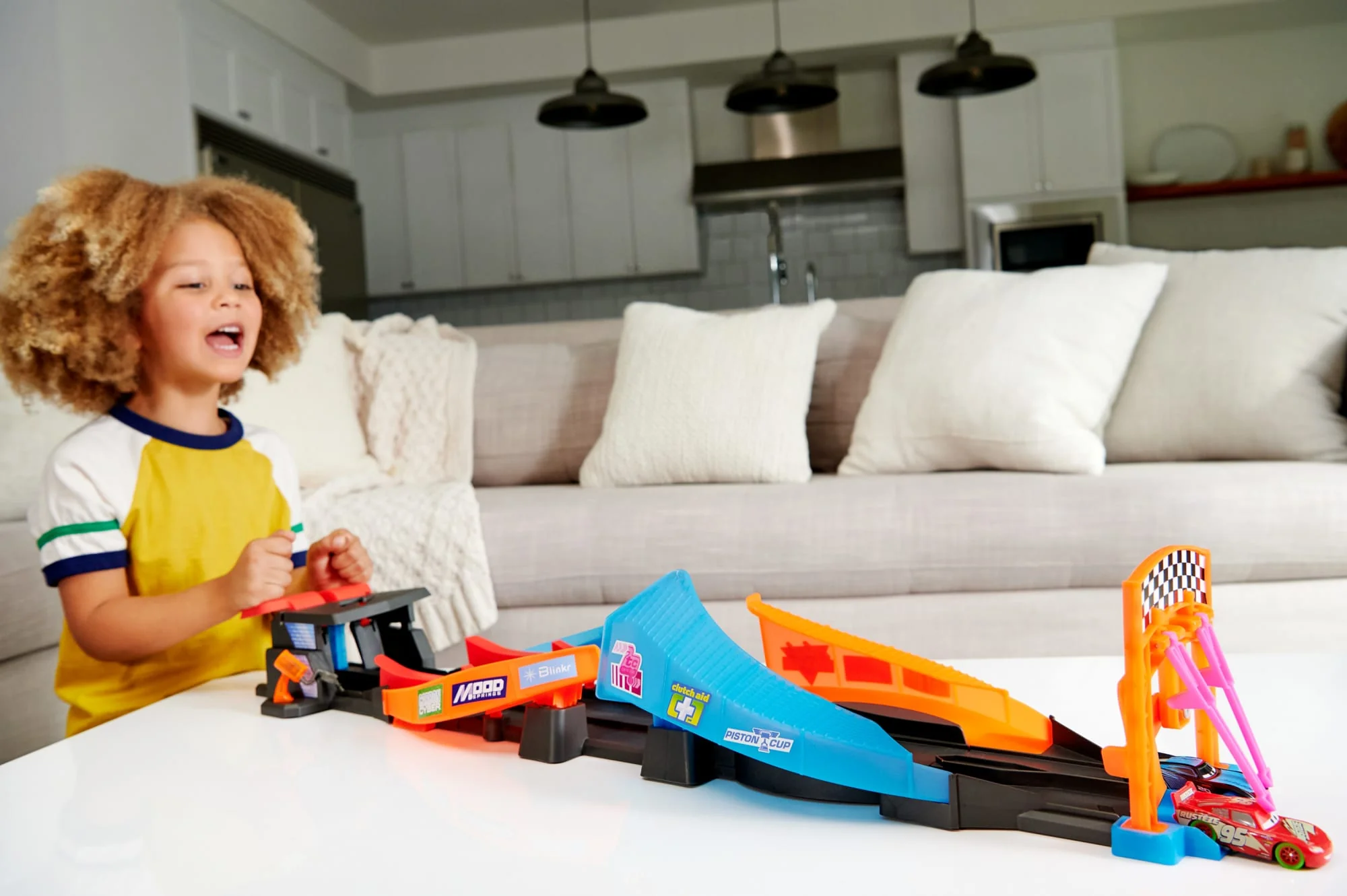 Disney And Pixar Cars Glow Racers Launch & Criss-Cross Playset With 2 Glow-in-The-Dark Vehicles