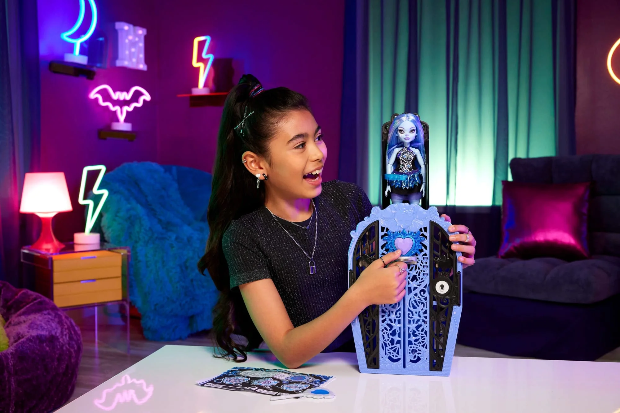 Monster High Skulltimate Secrets Monster Mysteries Playset, Abbey Bominable Doll With 19+ Surprises