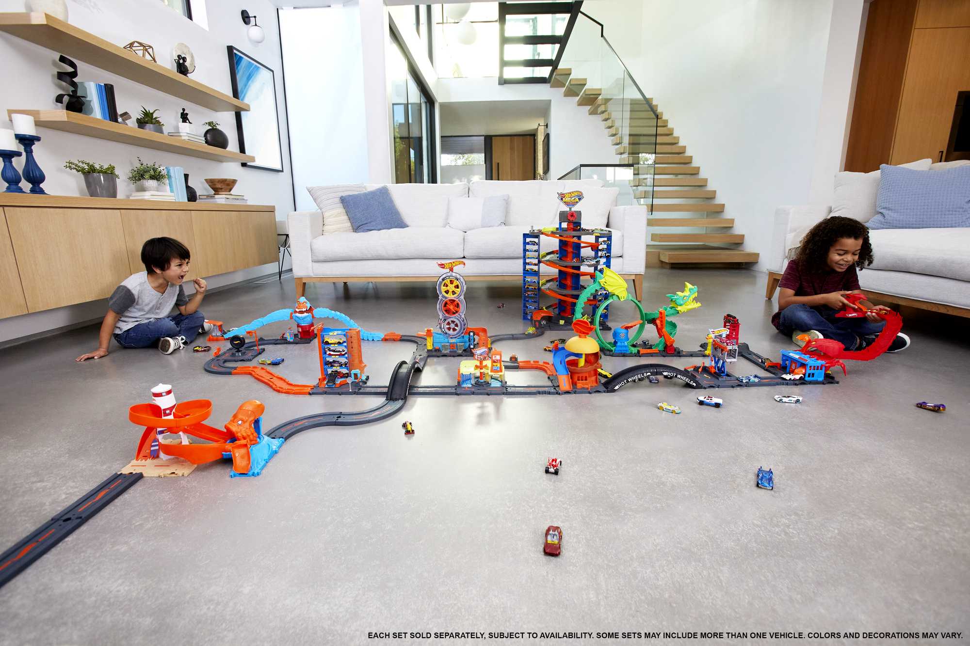 Hot Wheels City Track Pack, 10-Piece Set, With 1 Car, Gift For Kids 4 Years & Older