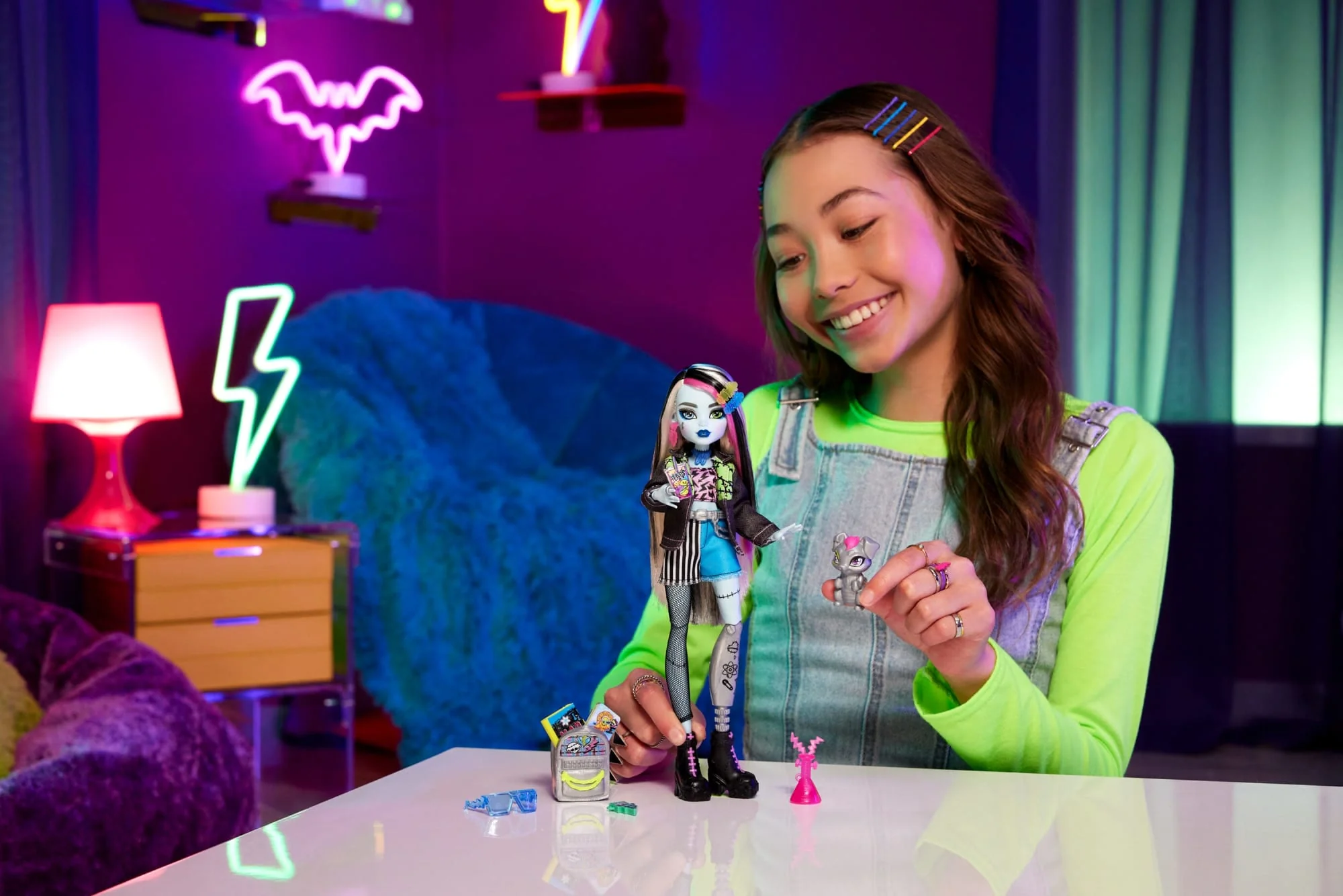 Monster High Frankie Stein Fashion Doll With Pet Watzie And Accessories