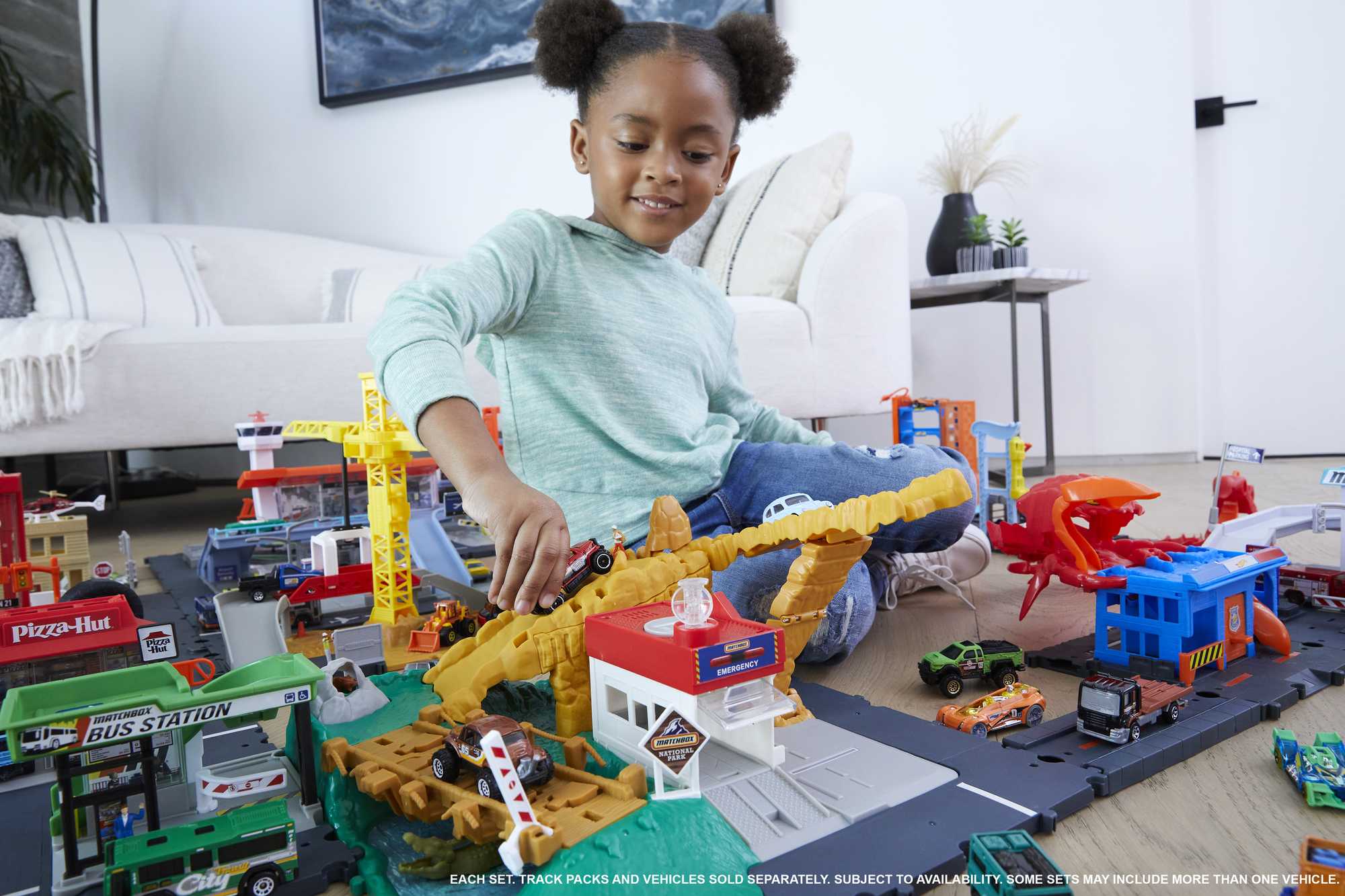 Hot Wheels City Downtown Express Car Wash Playset, With 1 Toy Car