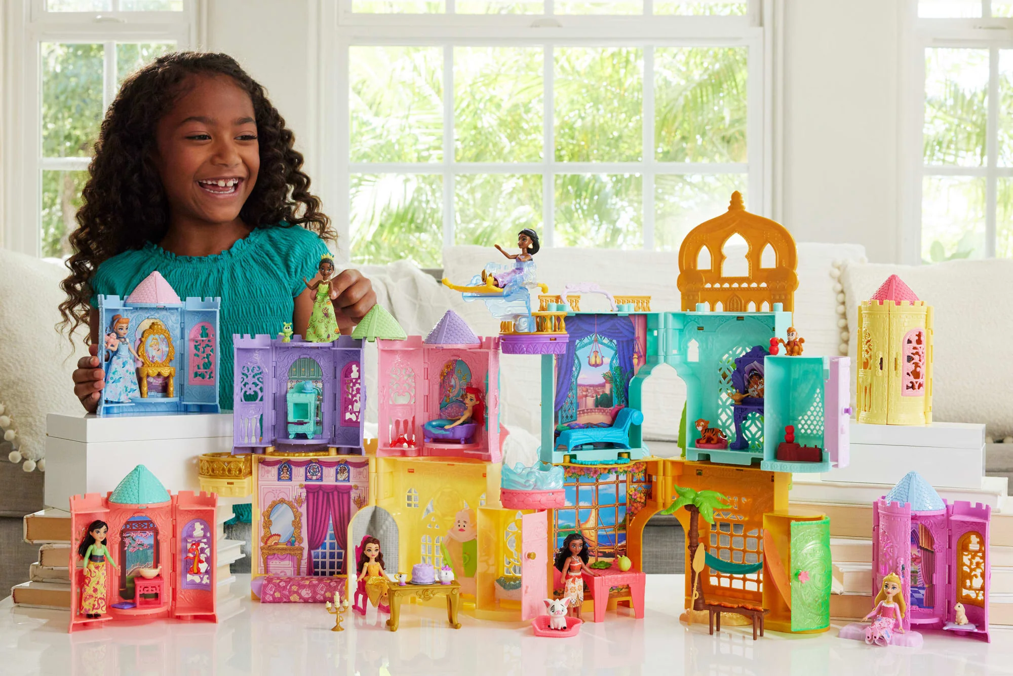 Princesses Disney Tourelle Surprise Petite Poupée, 5 Surprises