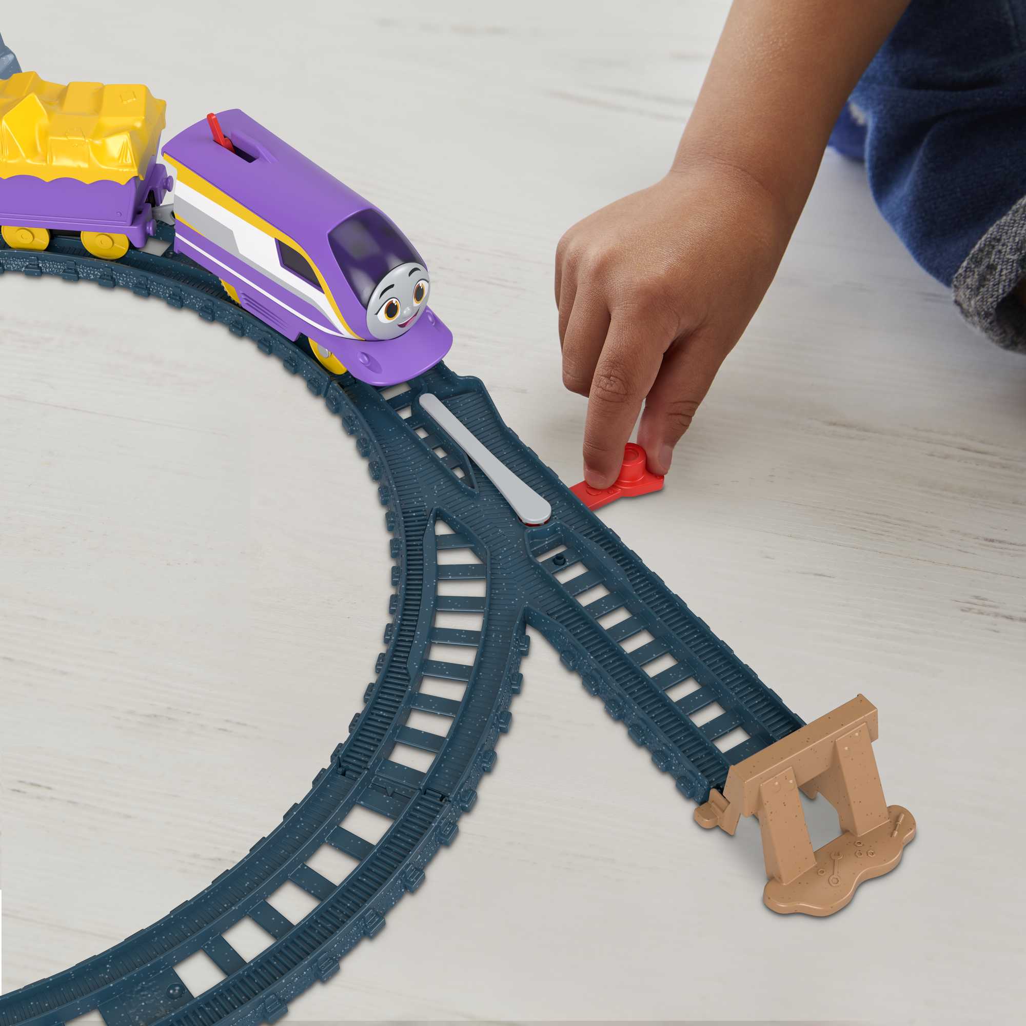 Thomas And Friends Vicarstown Bridge Train Set, Figure-8 Track Set With Motorized Kana Engine