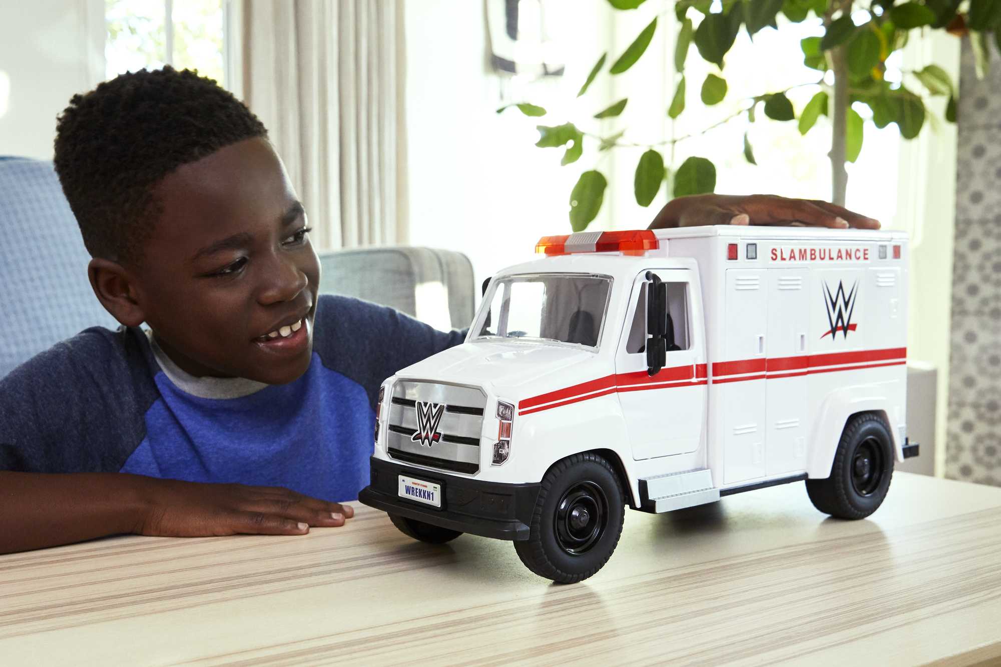 Véhicule Slambulance Wrekkin’ Wwe® Avec Roues Qui Tournent Vraiment et Plus de 8Pièces