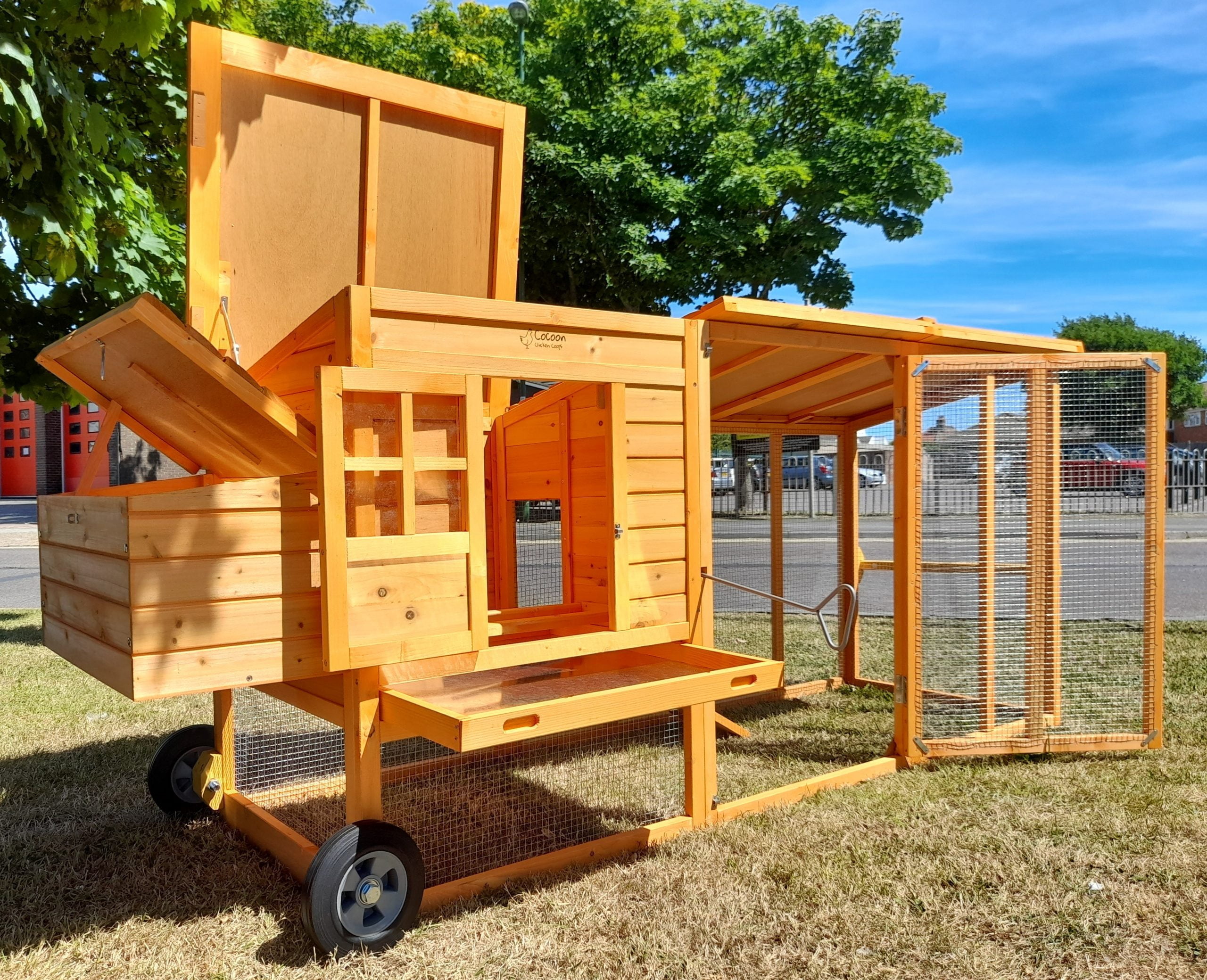 The Barnyard XL Portable Chicken Coop