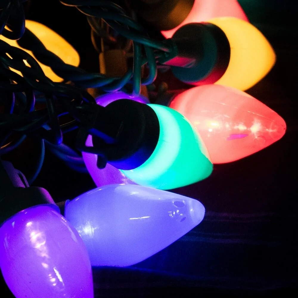 ALEKO Christmas Rainproof Big Bulb String 25 LED Lights 25 Foot Multicolored