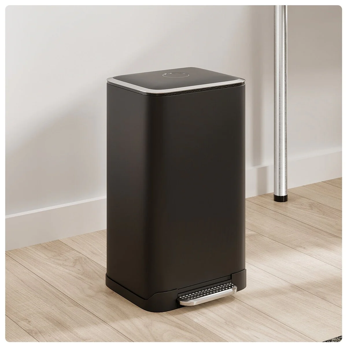 Totti 8 Gallon (32L) Matte Black Pedal Trash Can with Soft Closing