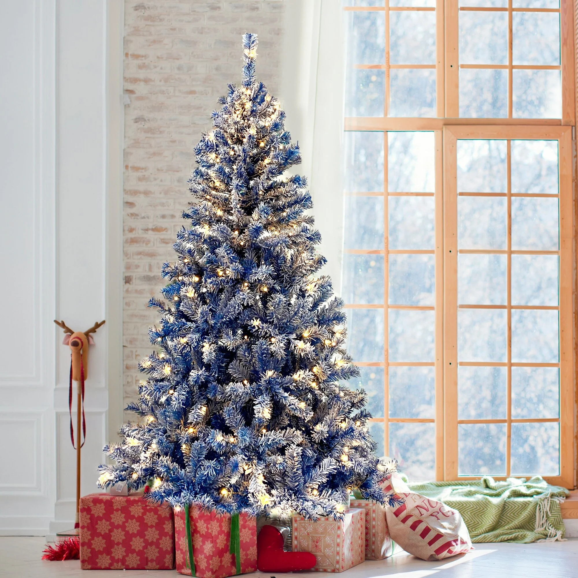 Pre-Lit 6ft Hinged Artificial Fir Christmas Tree, 750 Bendable Branches, 300 LED Lights, Snow Flocked for Holiday Decoration