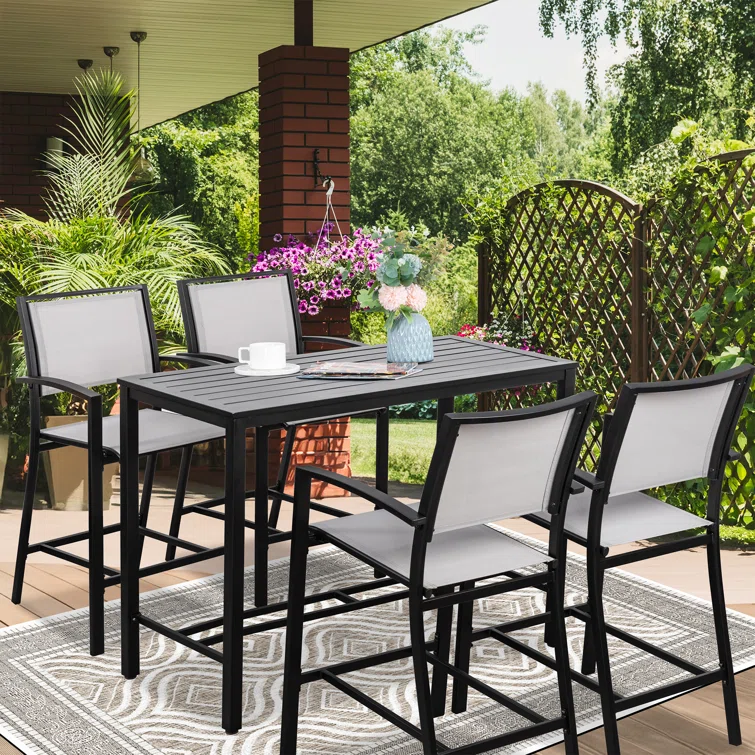 Zaye 4 - Person Rectangular Outdoor Dining Set