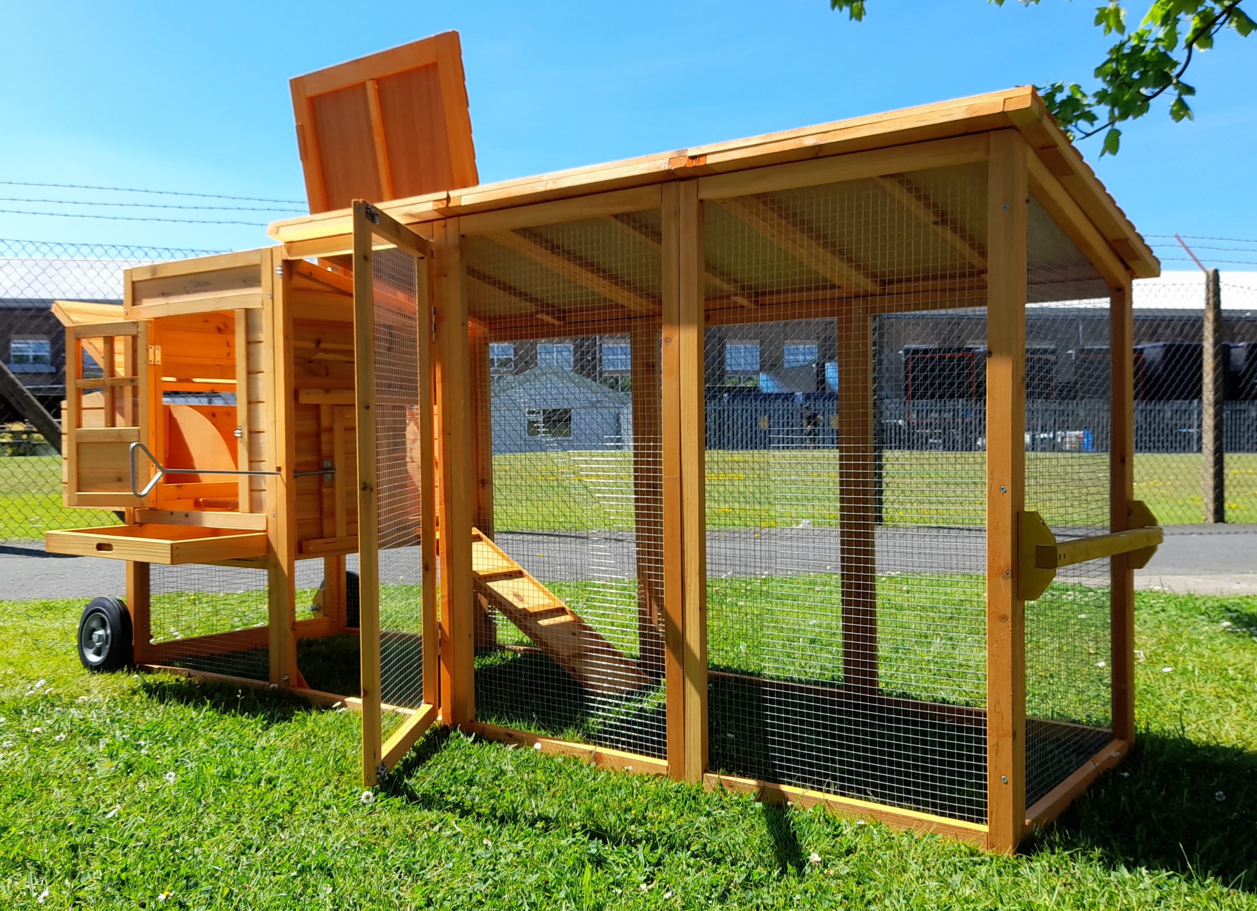 The Barnyard Portable Chicken Coop