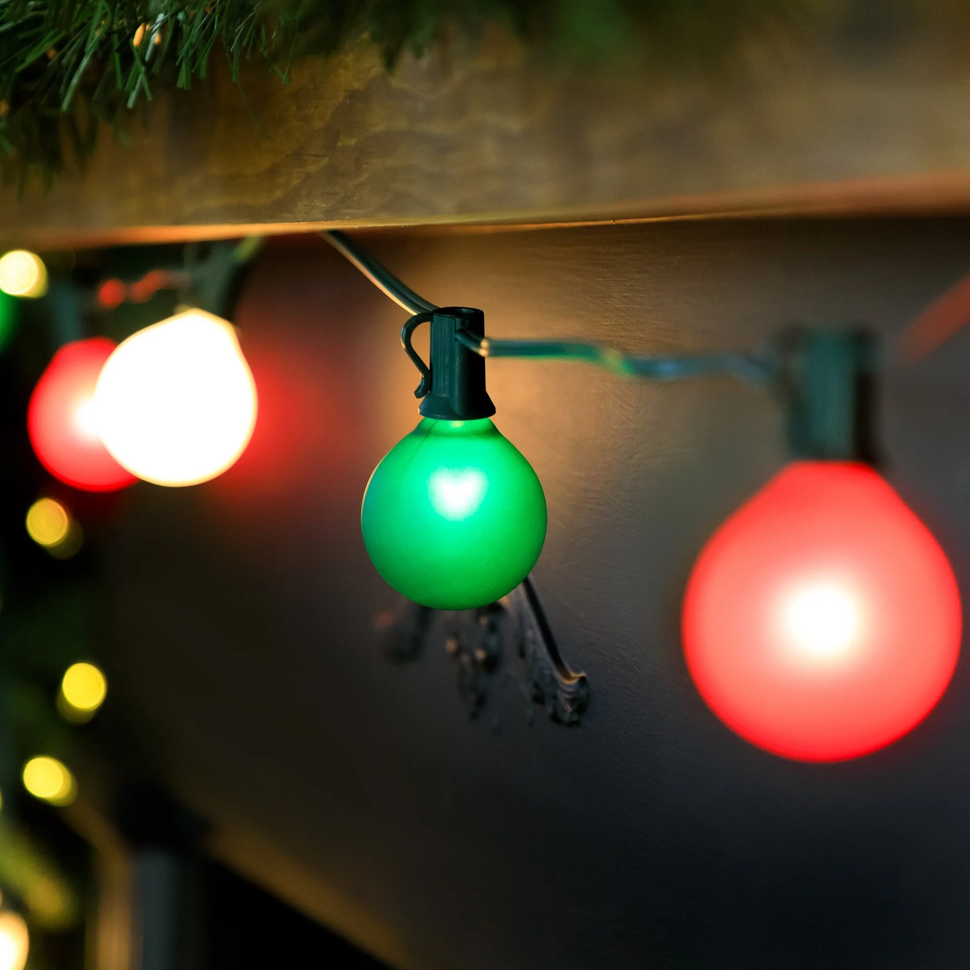 10-Count Frosted Red White Green G50 Globe Patio Lights 9ft Green Wire