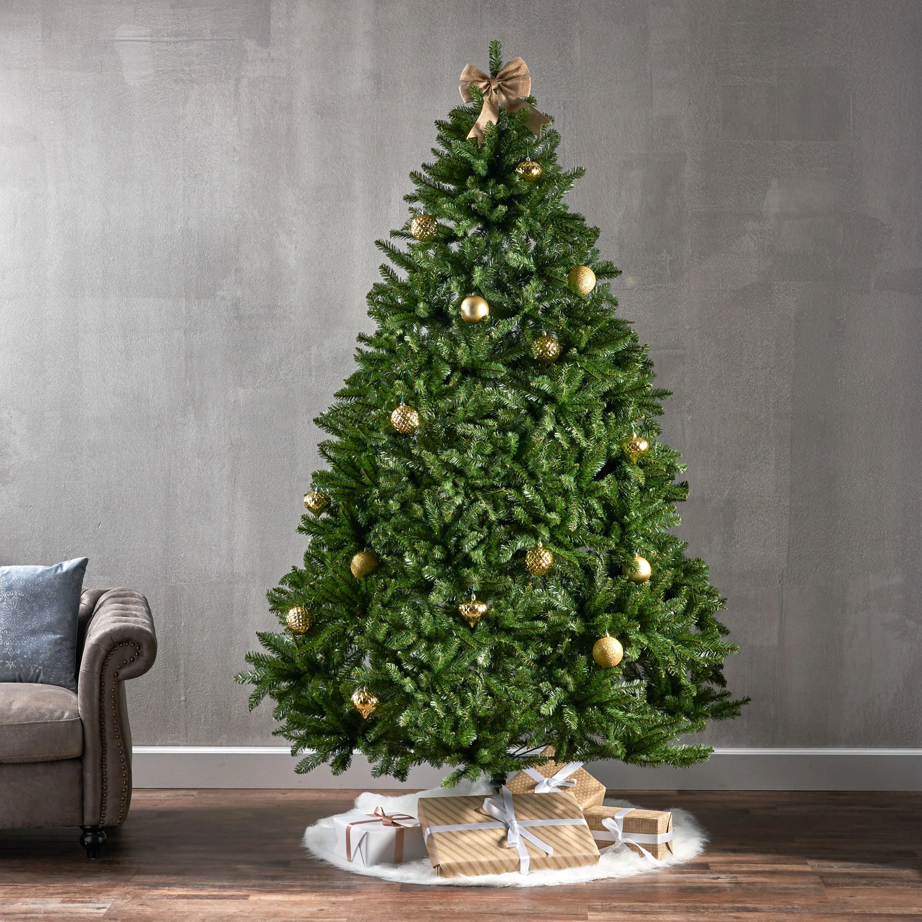 7.5' Hinged Norway Spruce Tree with 2559 Tips, 60