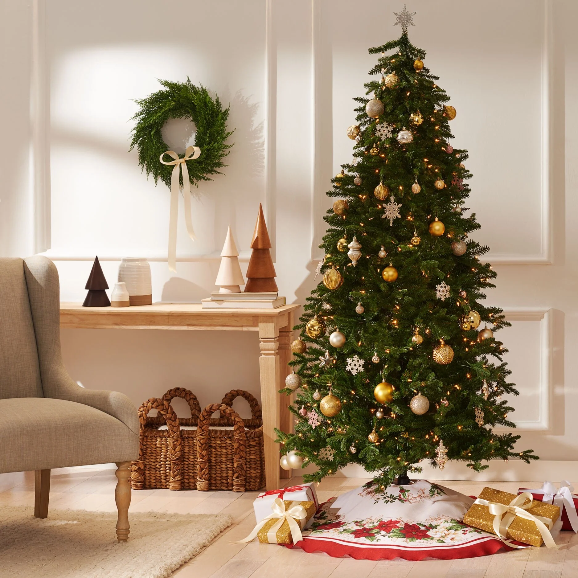 Red and White Poinsettias Christmas Tree Skirt - 48