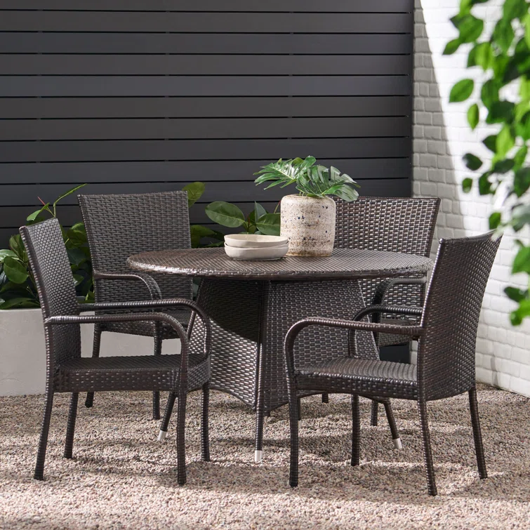 Hampartsum 4 - Person Round Outdoor Dining Set