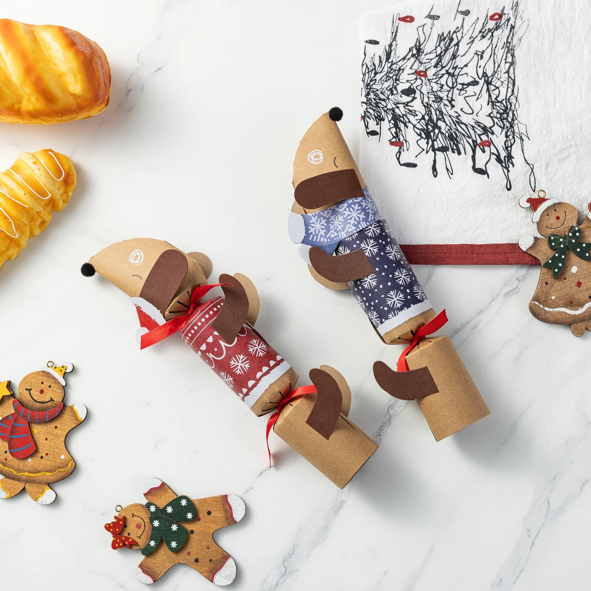 Glitzhome 12 Pack Christmas Dogs Party Cracker with Gift Contents