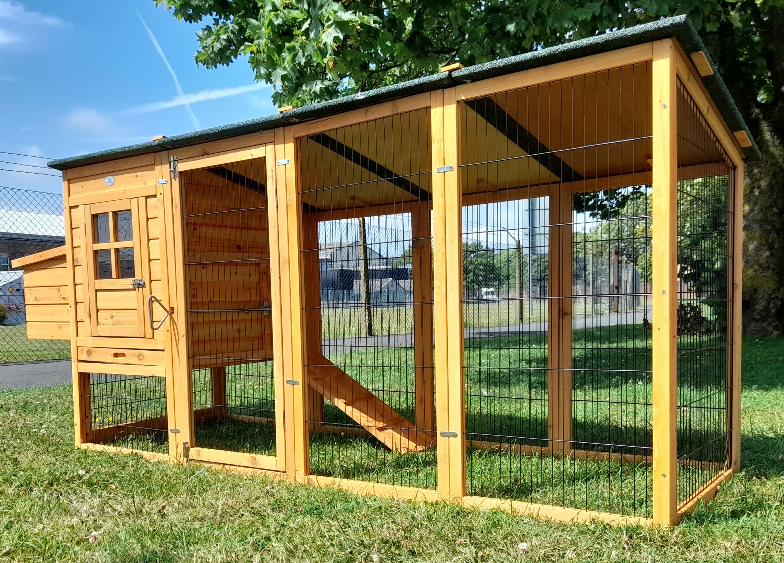 XXL The Cottage With Large Run Chicken Coop