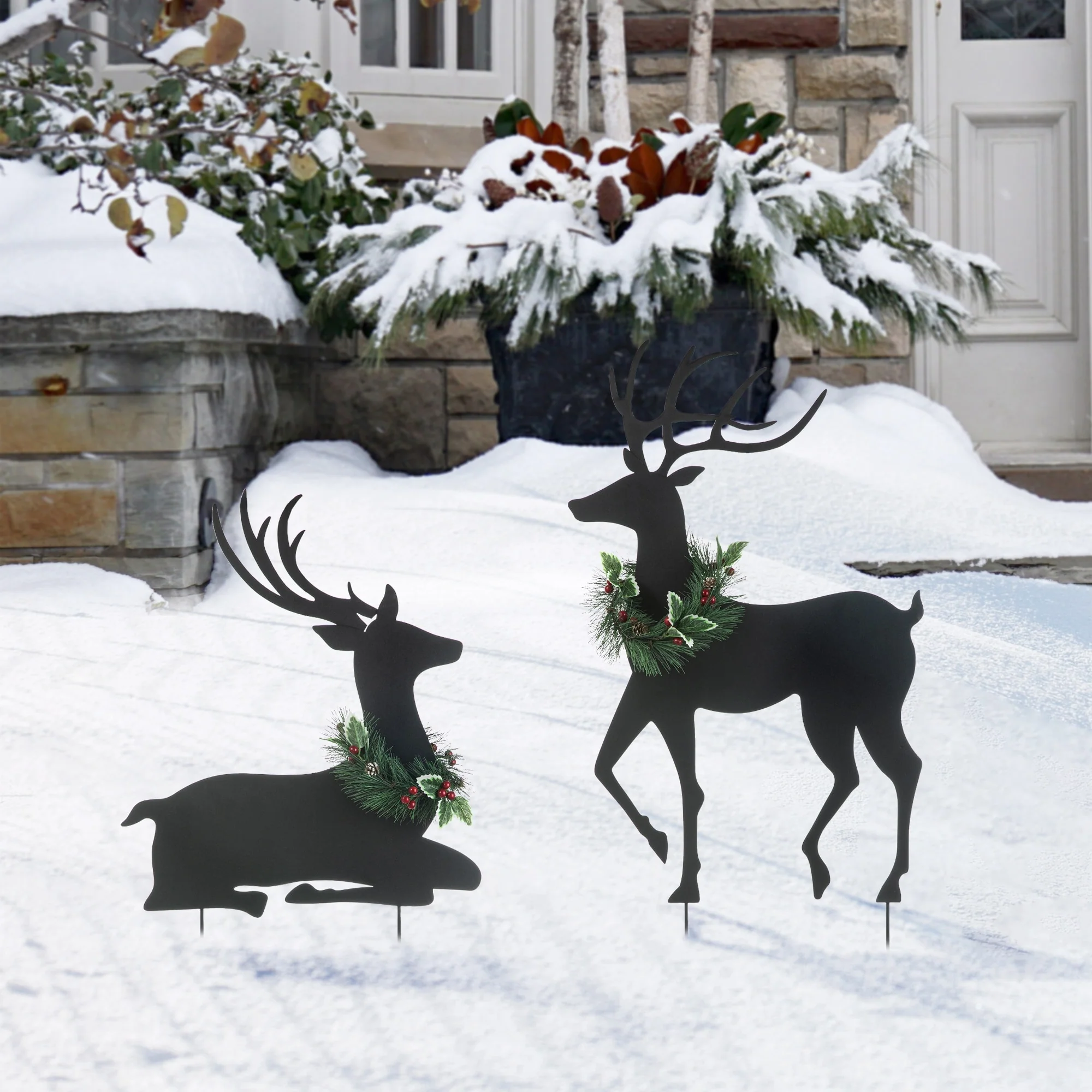 Glitzhome Christmas Metal Silhouette Nativity Waterglobe with Reindeer Yard Stakes Wall Decor
