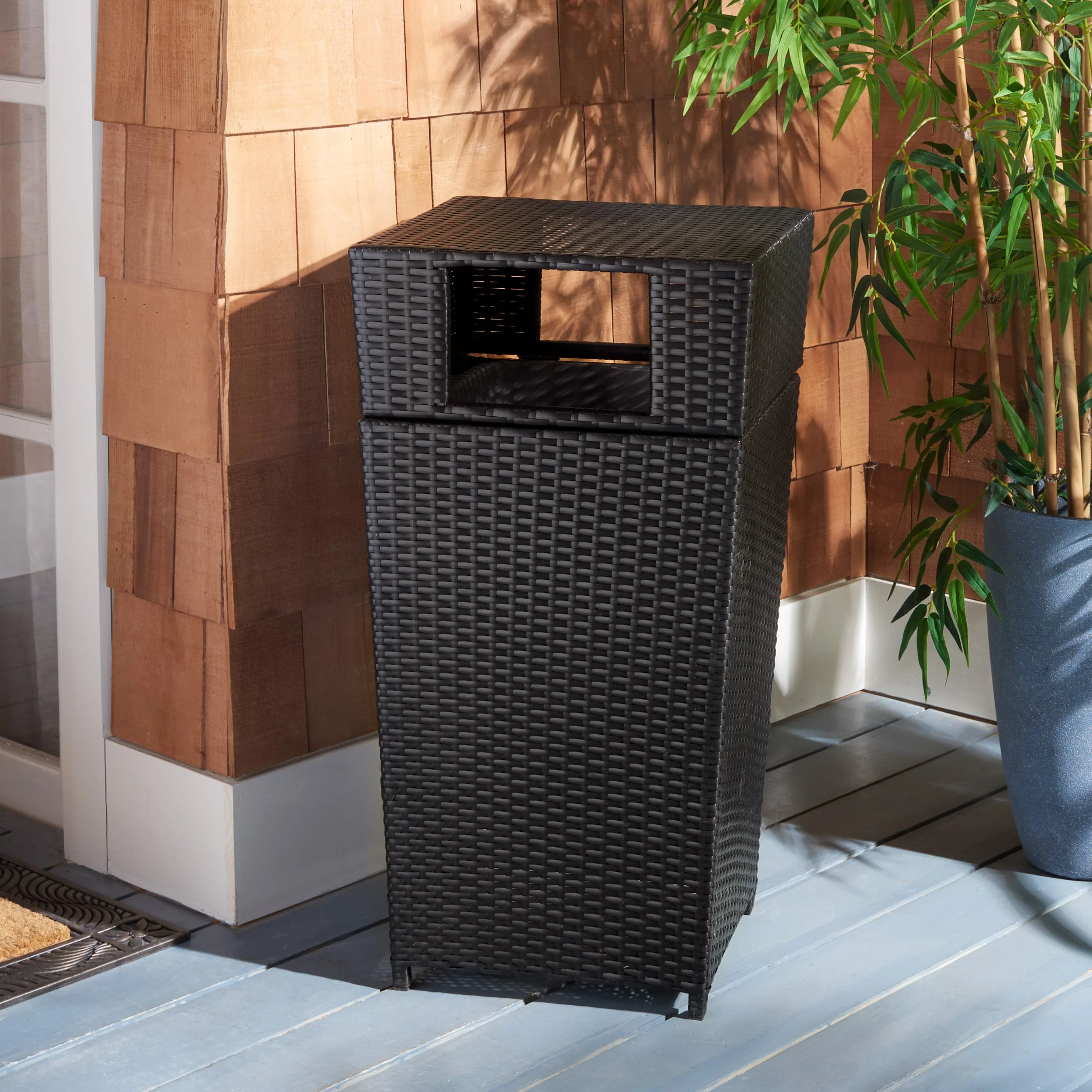 SAFAVIEH Outdoor Jennie Trash Bin (Fully Assembled)
