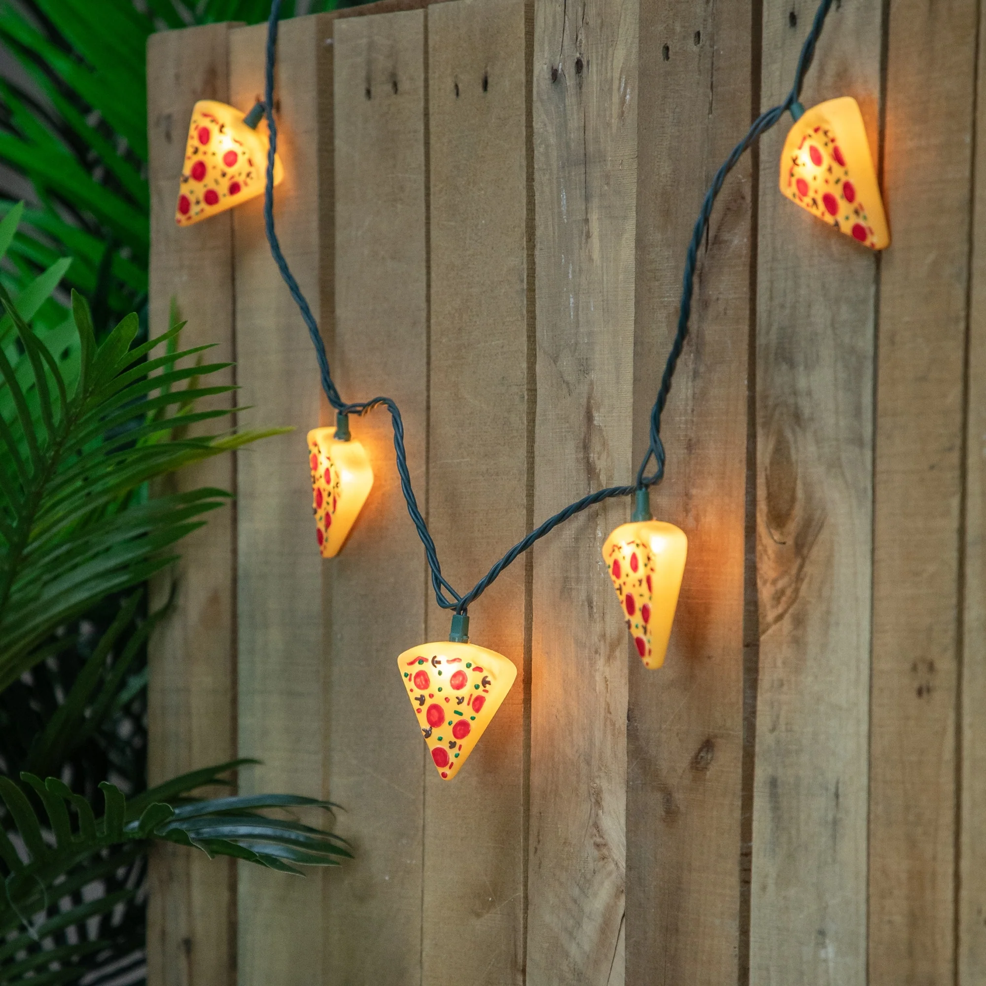 Pepperoni Pizza Indoor Outdoor Patio Light Set 6' Green Wire 10ct