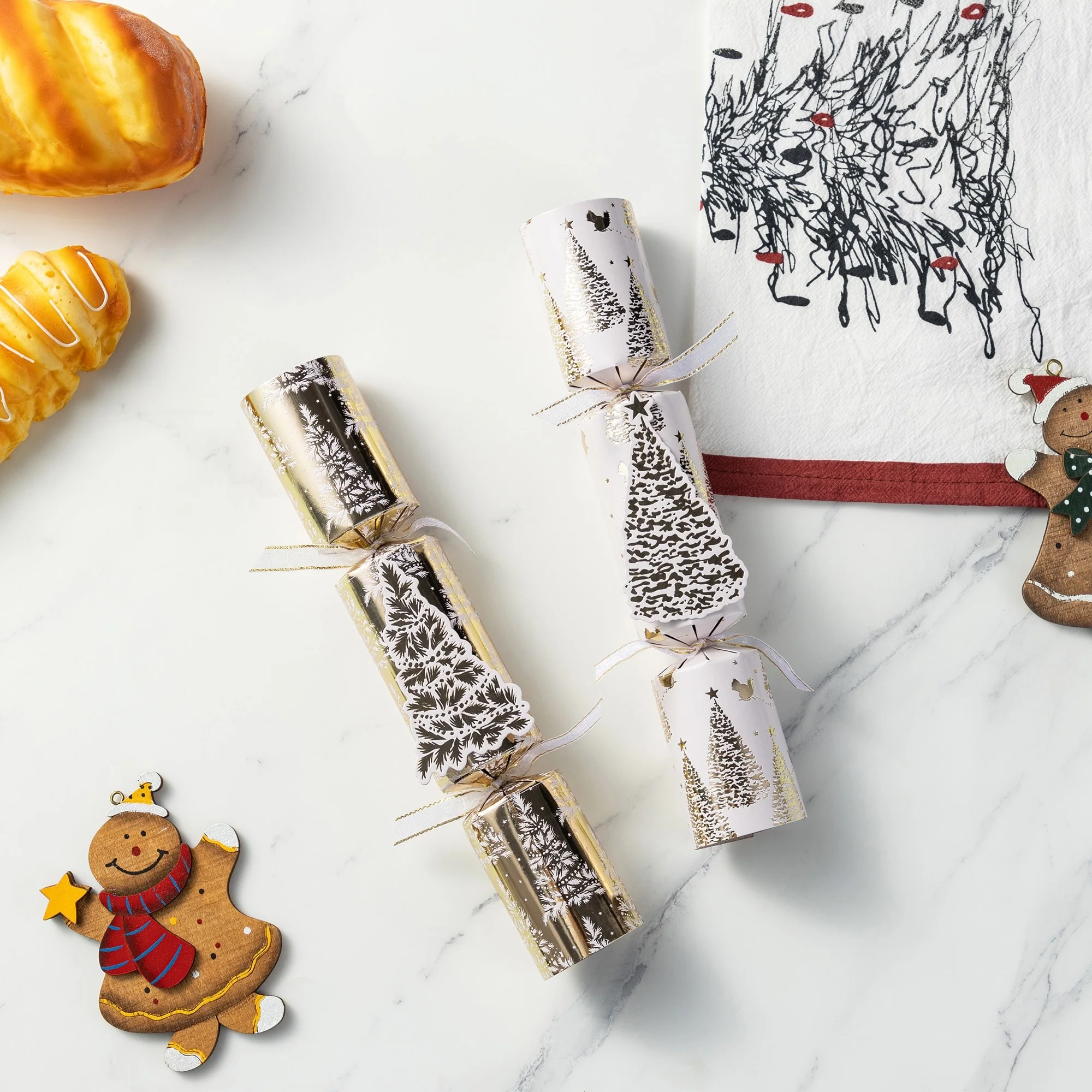 Glitzhome 12 Pack Christmas Tree Party Cracker with Gift Contents