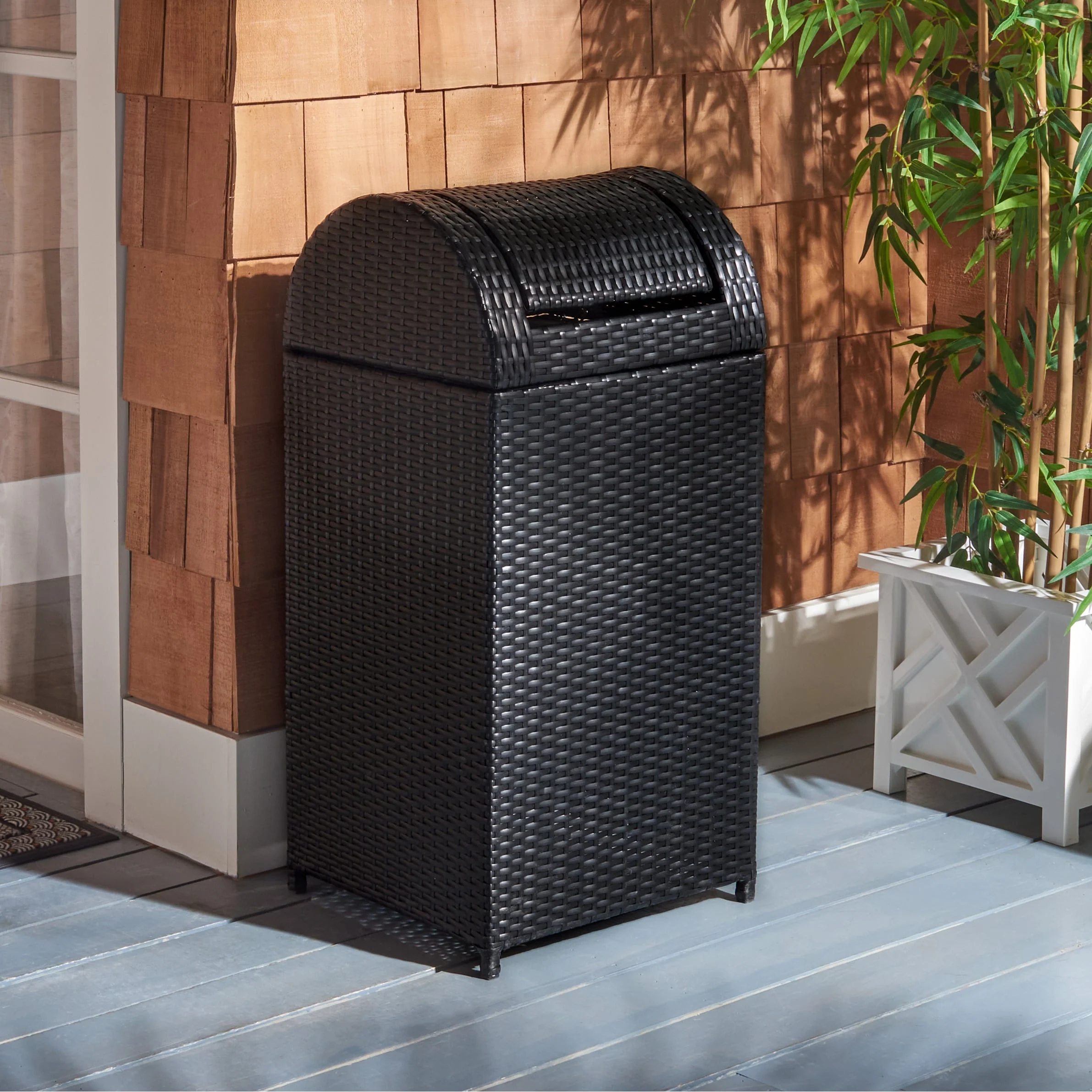 SAFAVIEH Outdoor Karyme Trash Bin (Fully Assembled)
