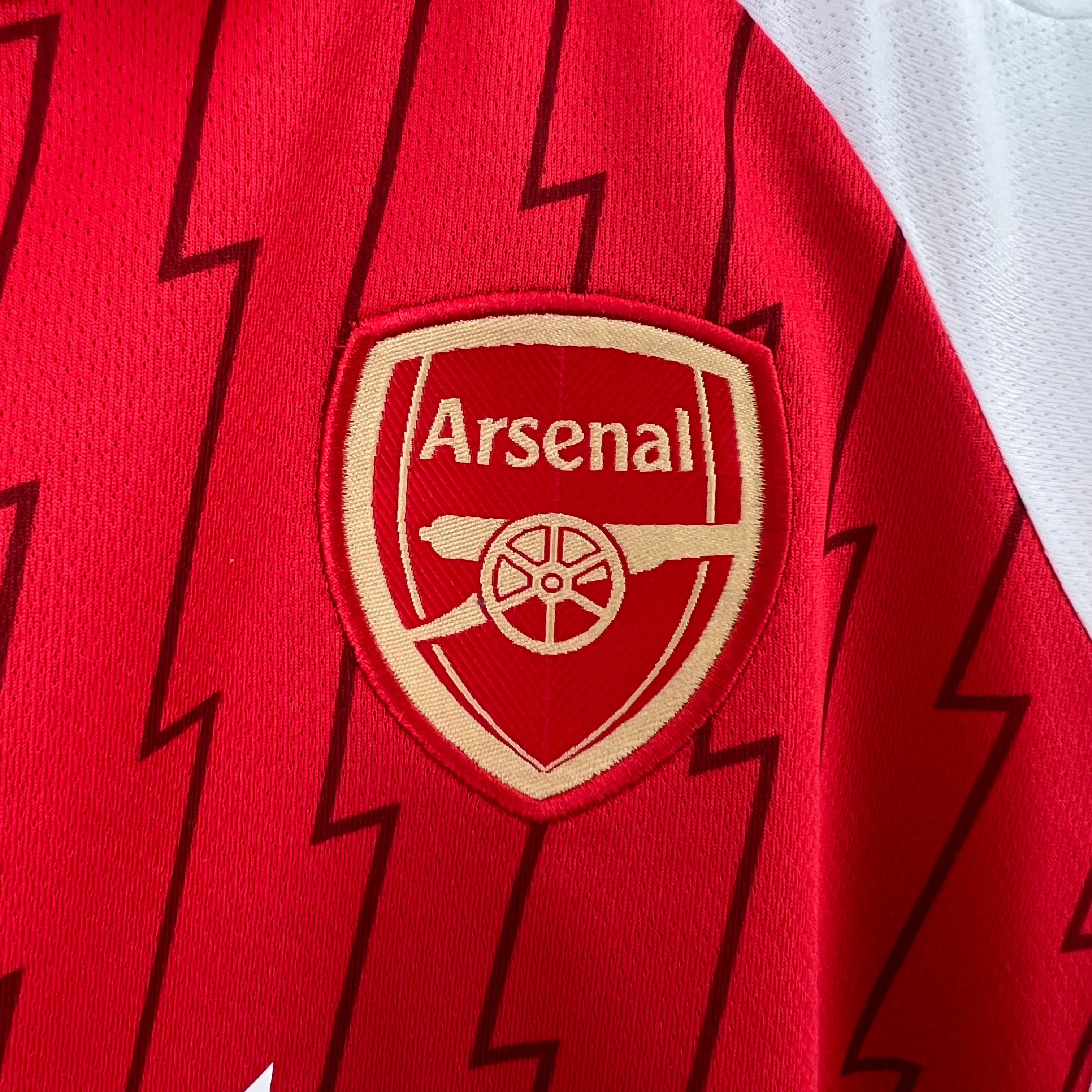 KIT INFANTIL DO ARSENAL 23/24 PRINCIPAL