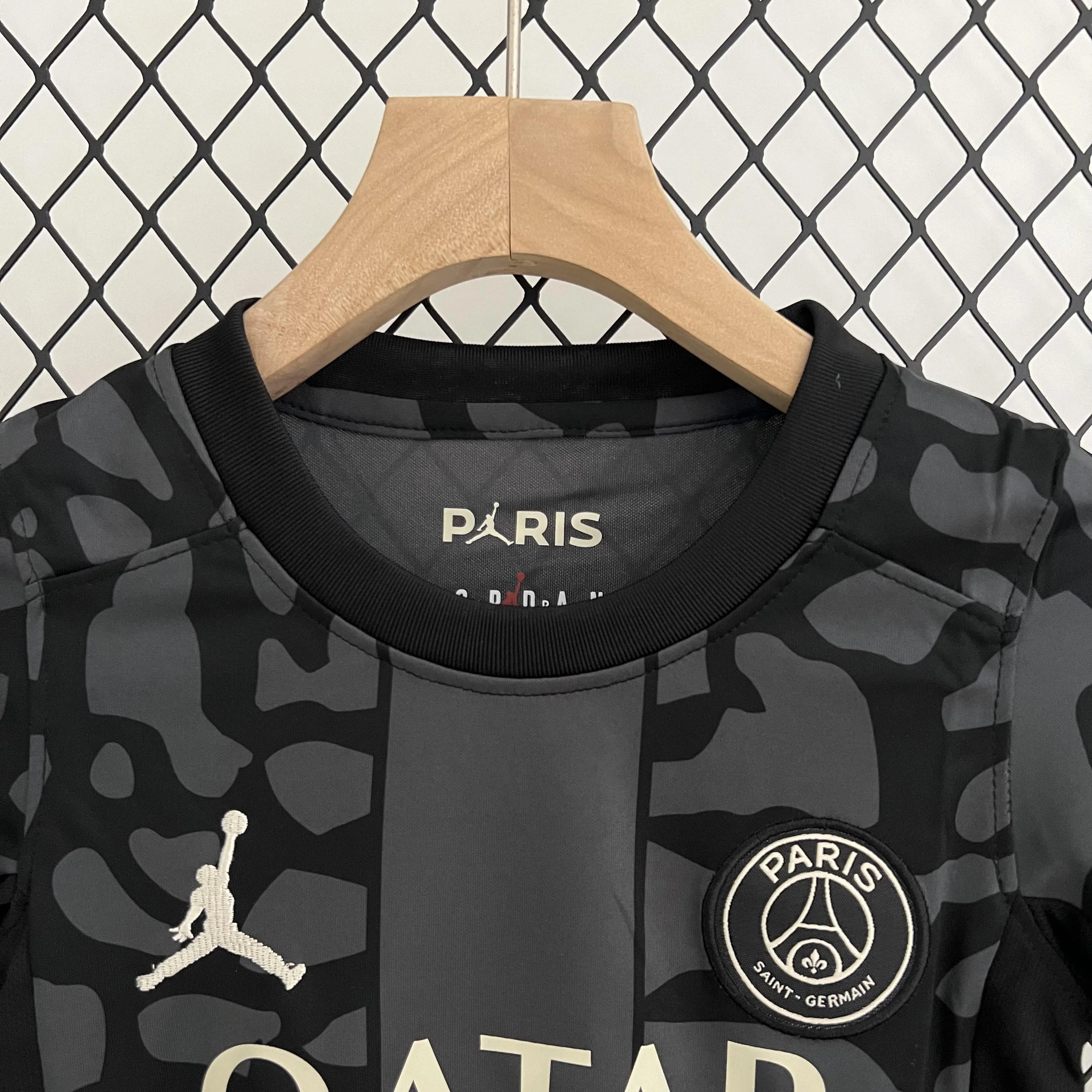 KIT INFANTIL DO PARIS SAINT-GERMAIN 23/24 TERCEIRO EQUIPAMENTO