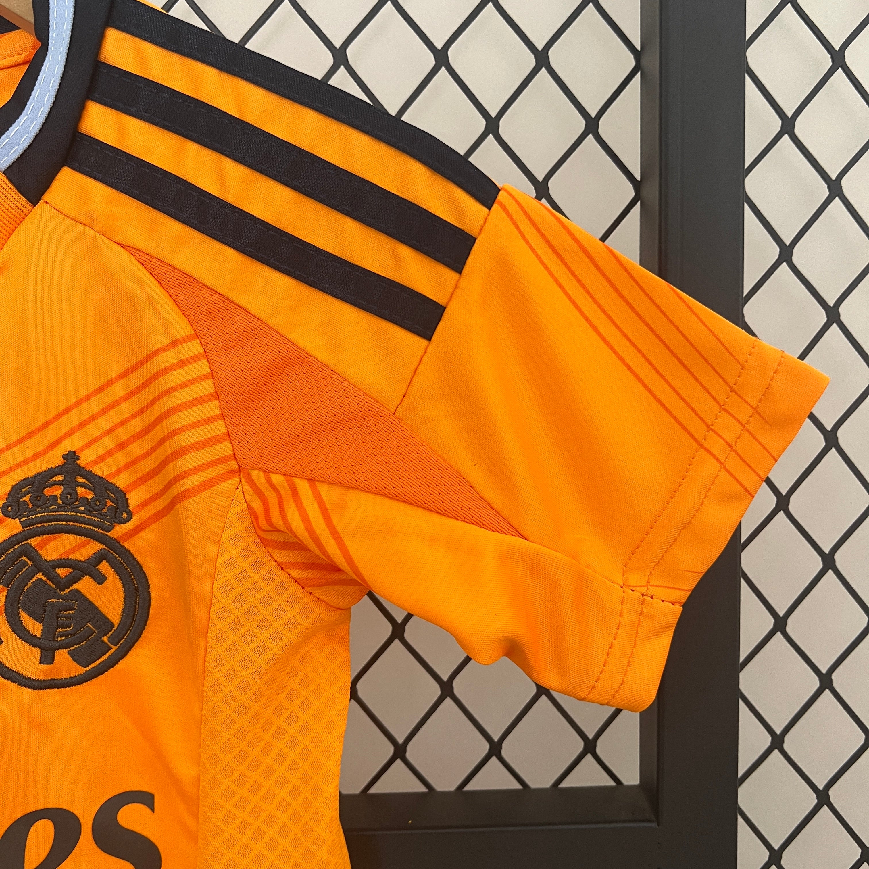 KIT INFANTIL DO REAL MADRID 24/25 ALTERNATIVO