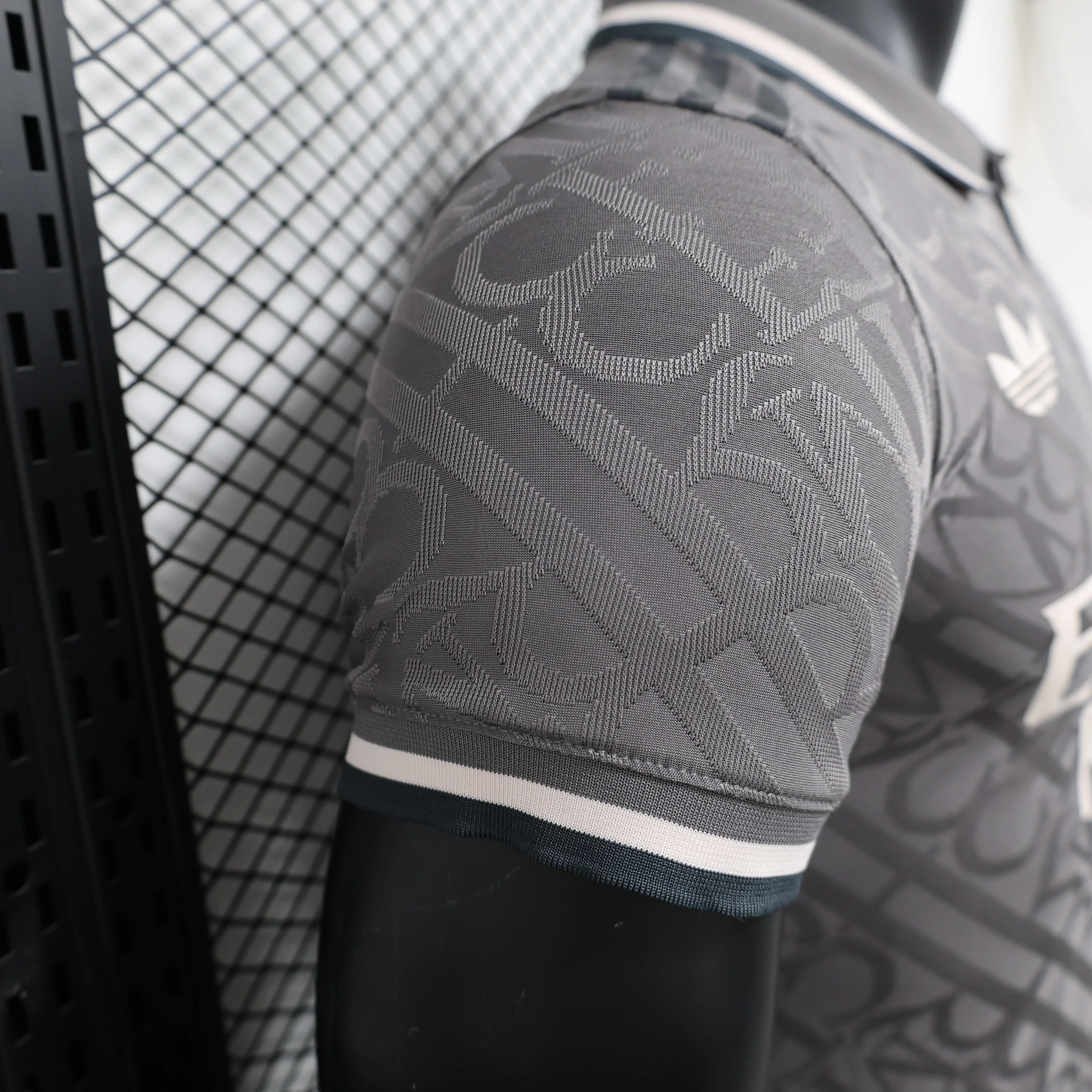 CAMISOLA VERSO PLAYER REAL MADRID 24/25 TERCEIRO EQUIPAMENTO