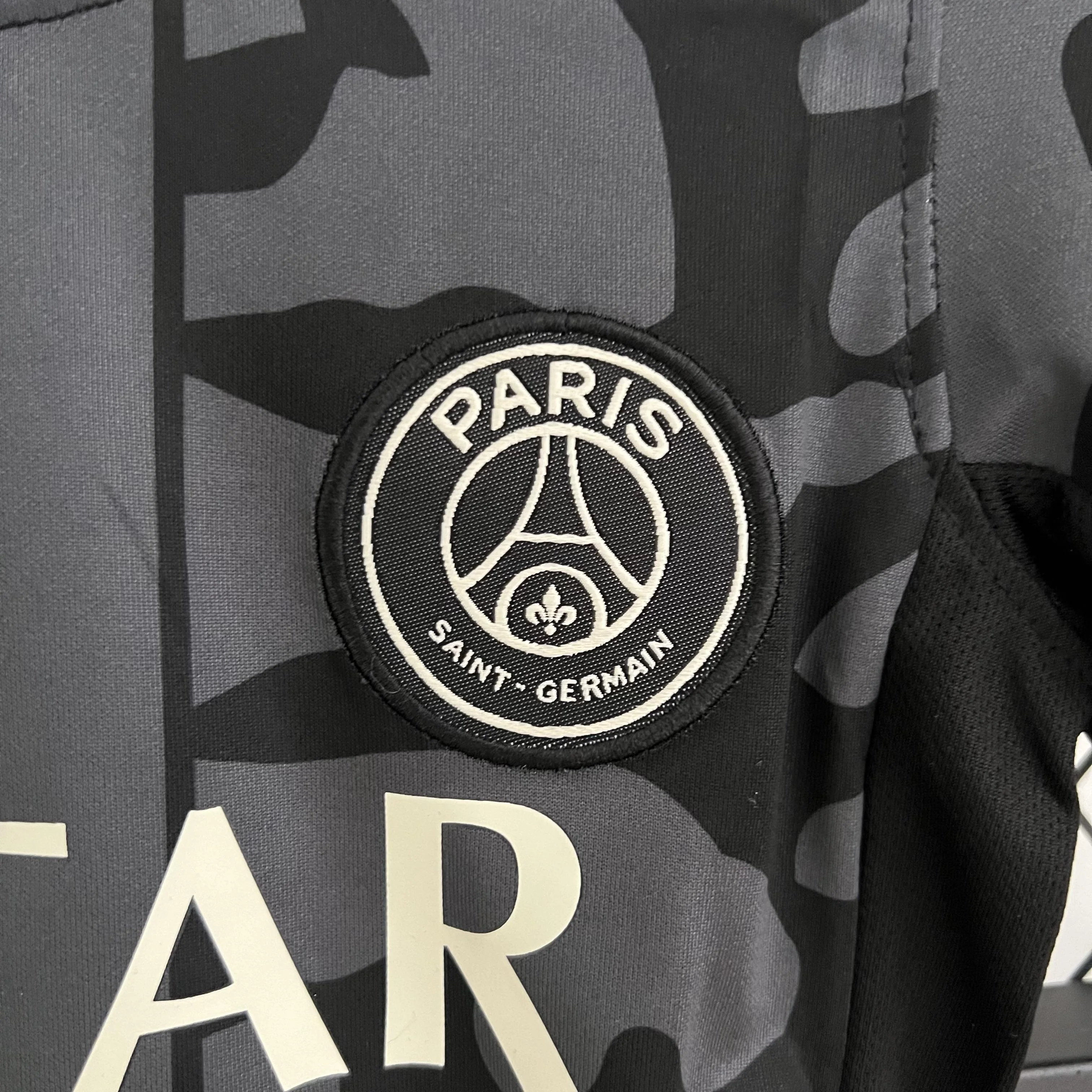 KIT INFANTIL DO PARIS SAINT-GERMAIN 23/24 TERCEIRO EQUIPAMENTO