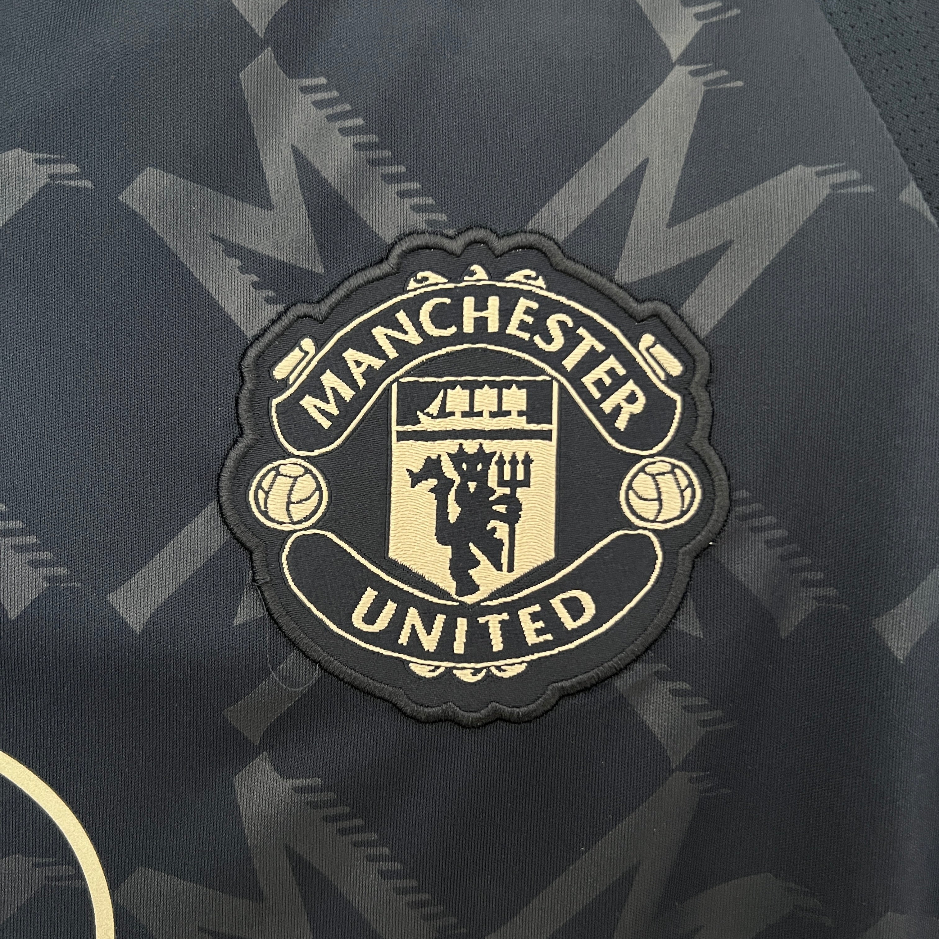 KIT INFANTIL DO MANCHESTER UNITED 24/25 ALTERNATIVA
