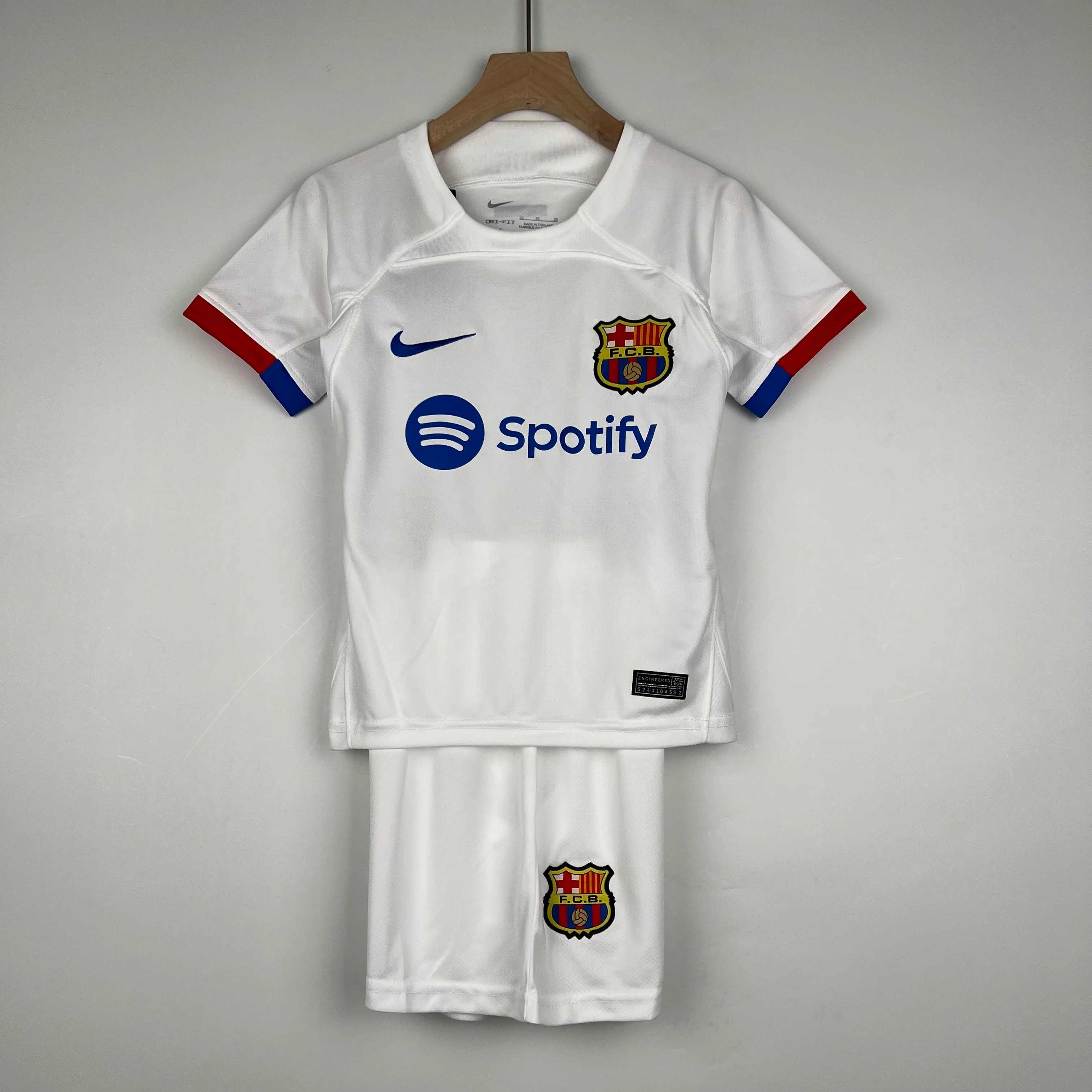 KIT INFANTIL DO BARCELONA 23/24 ALTERNATIVA