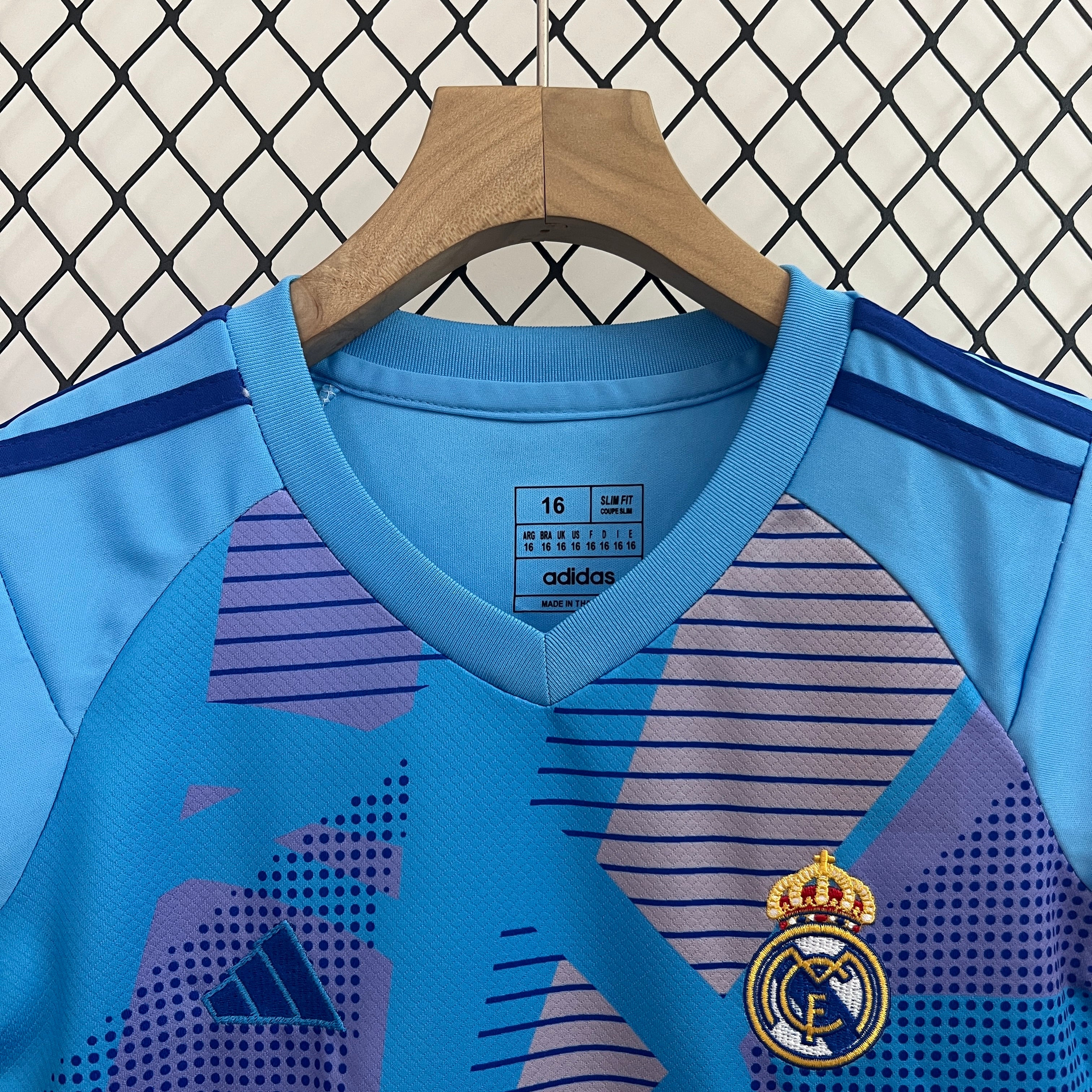 KIT INFANTIL DO REAL MADRID 24/25 GOLEIRO