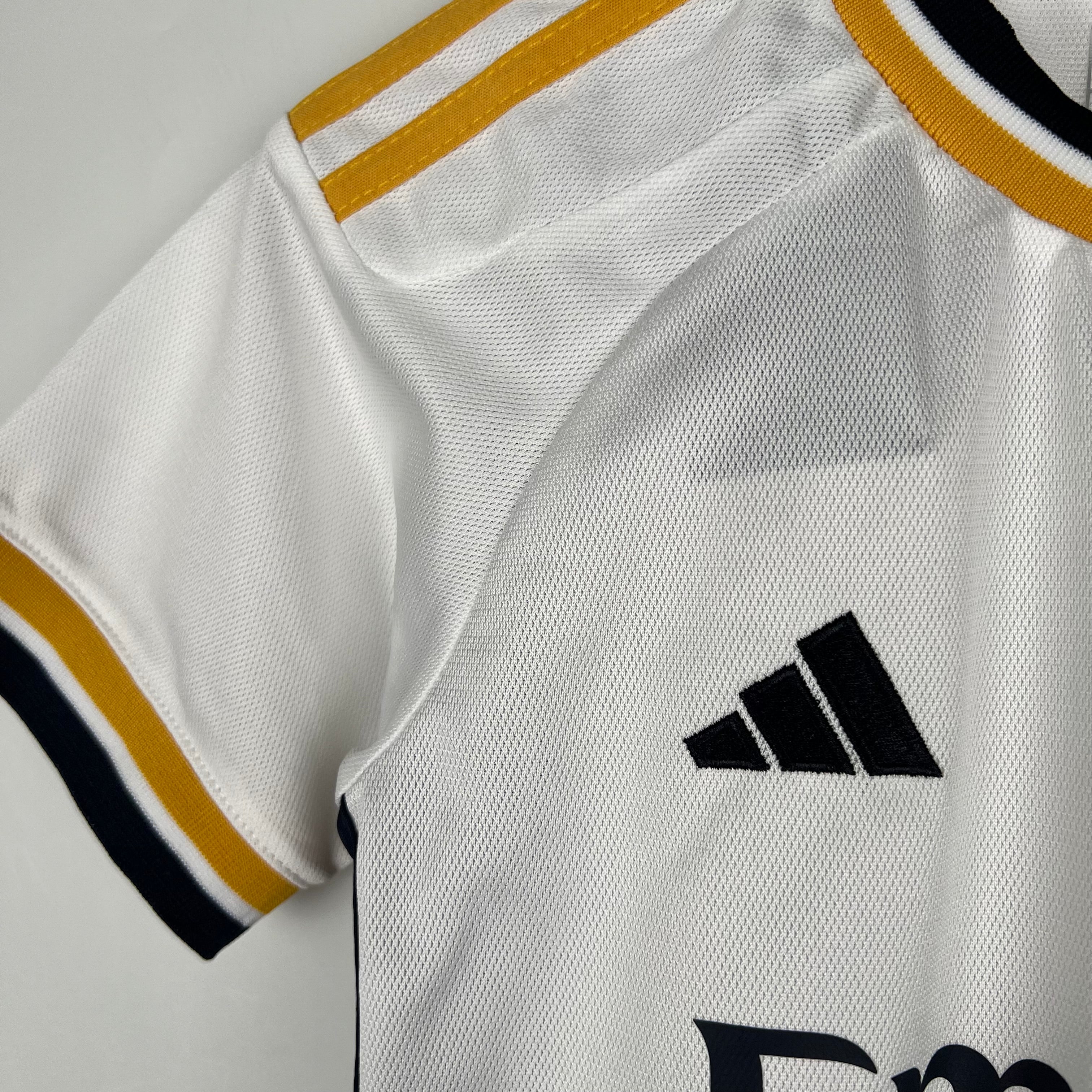 KIT INFANTIL DO REAL MADRID 23/24 PRINCIPAL