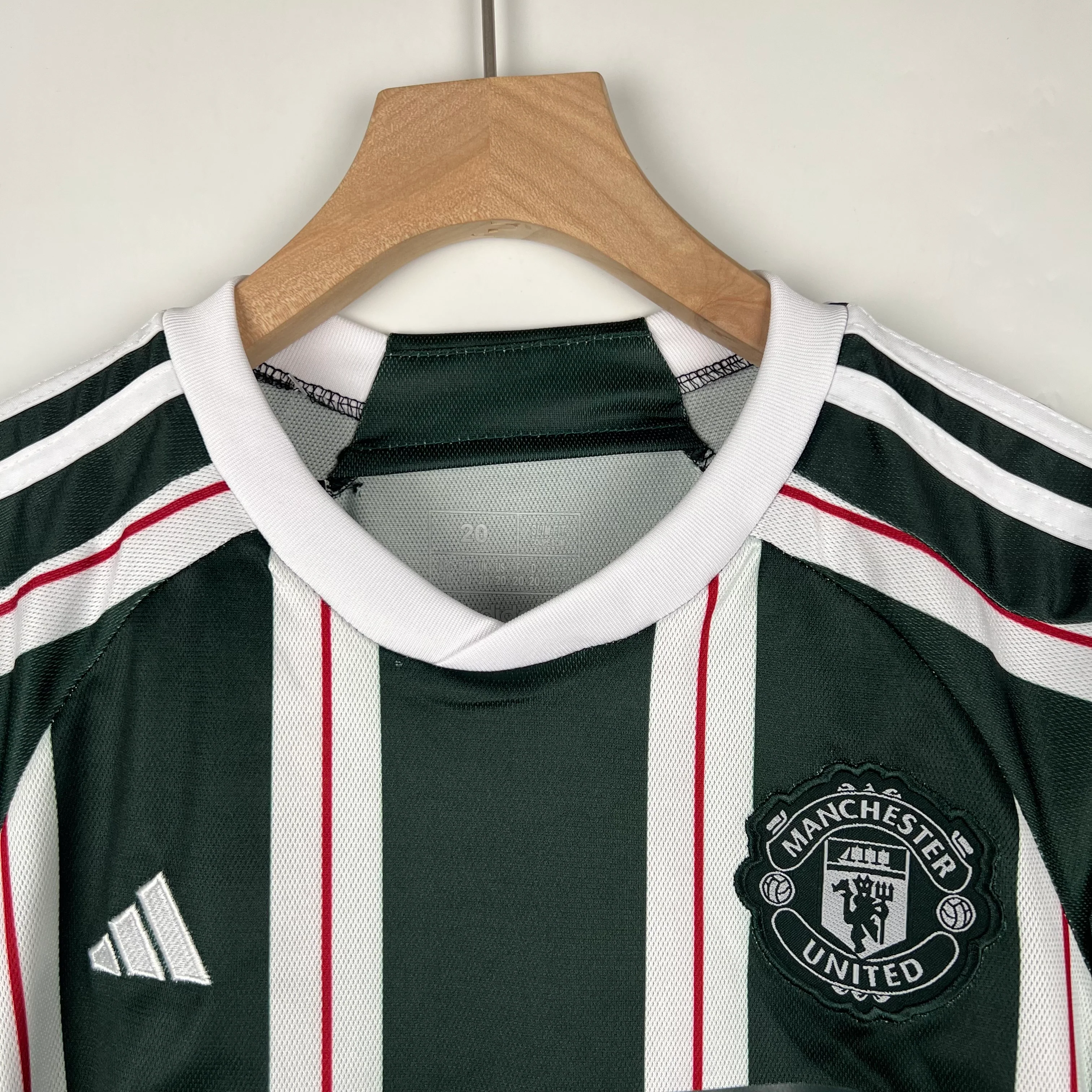 KIT INFANTIL DO MANCHESTER UNITED 23/24 ALTERNATIVA
