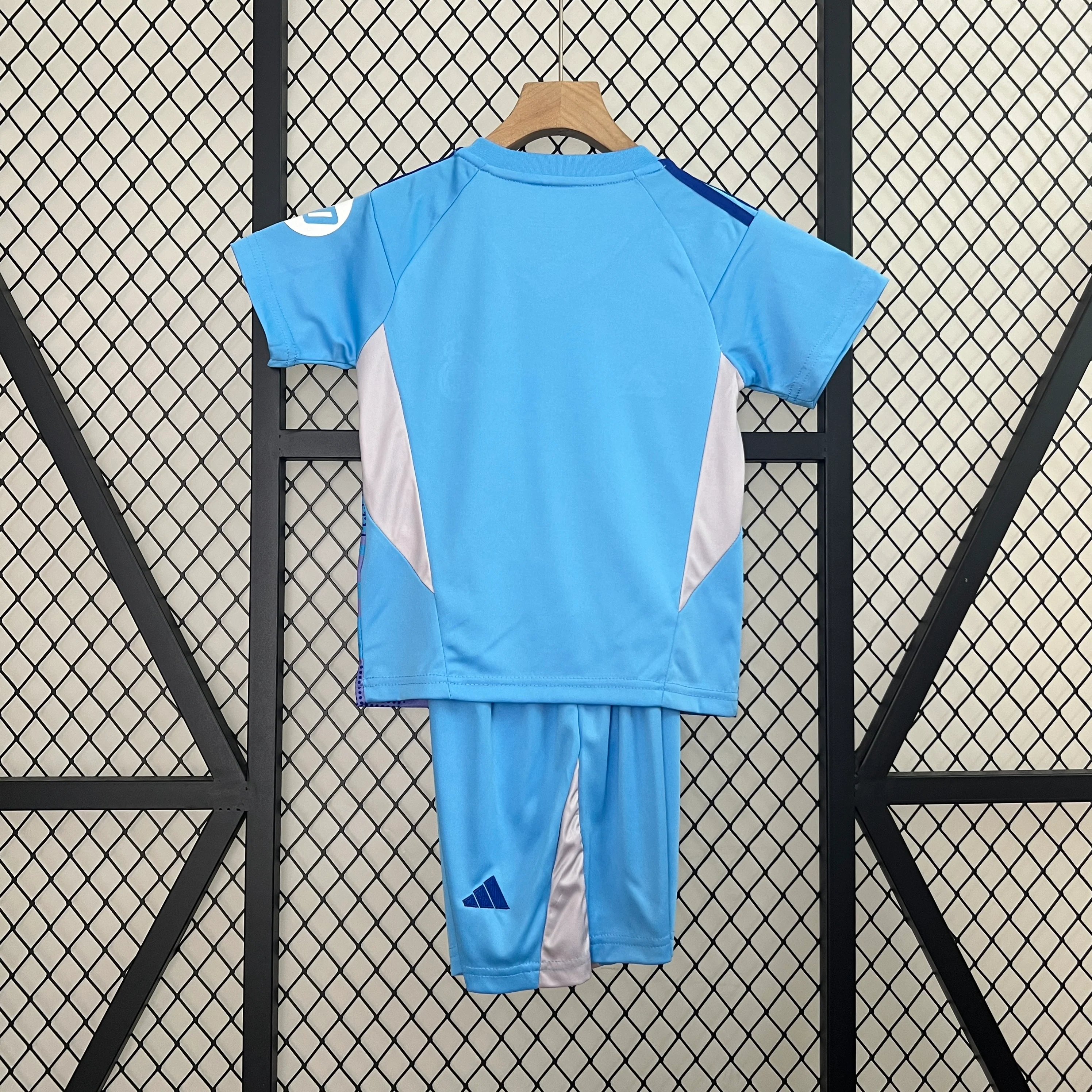 KIT INFANTIL DO REAL MADRID 24/25 GOLEIRO