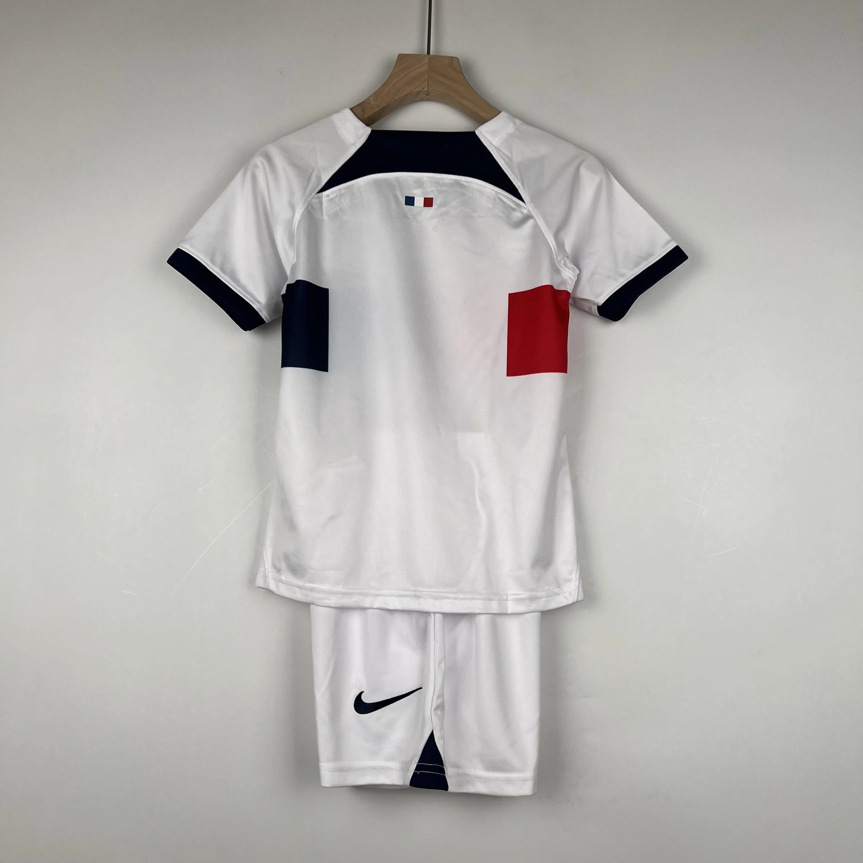 KIT INFANTIL DO PARIS SAINT-GERMAIN 23/24 ALTERNATIVA