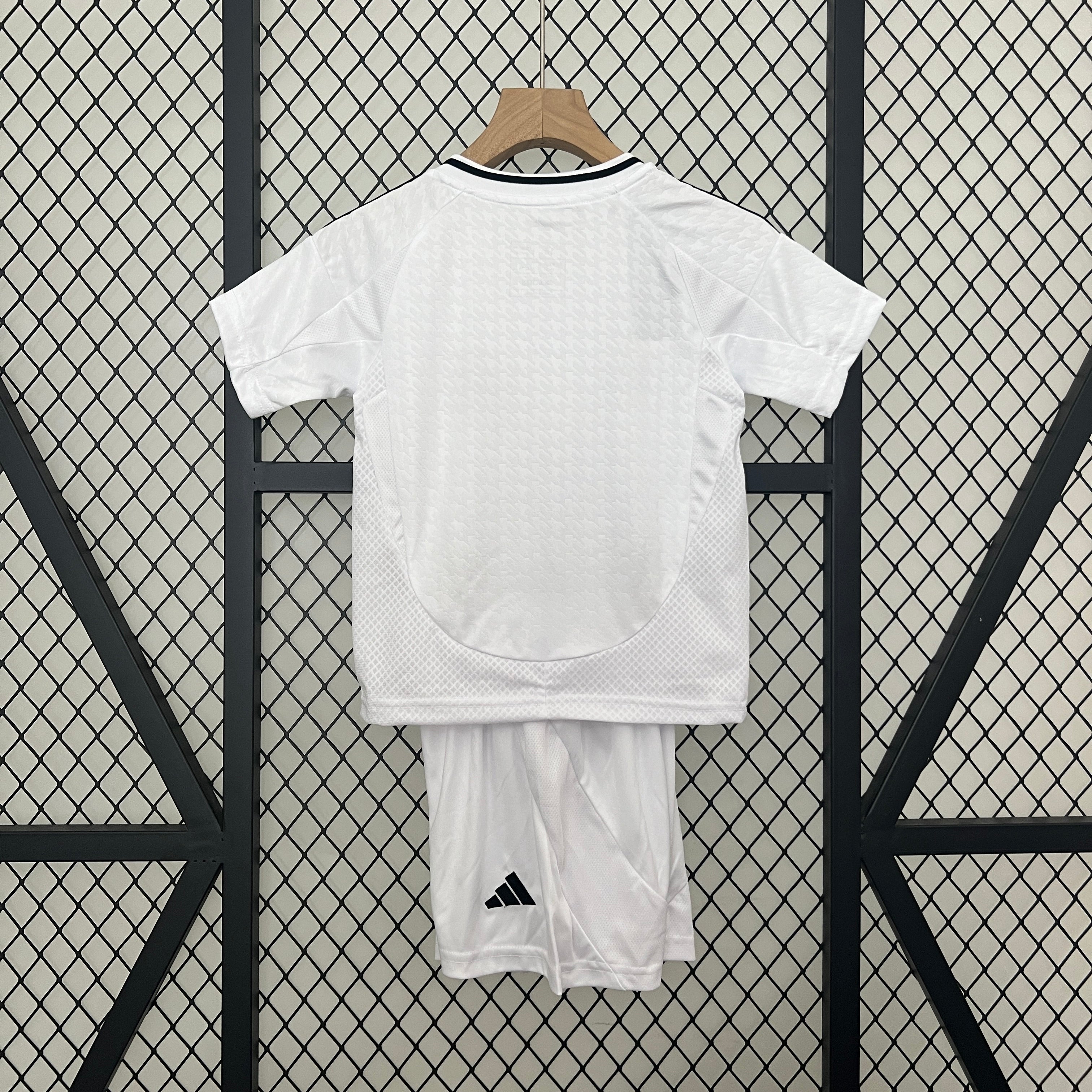 KIT INFANTIL DO REAL MADRID 24/25 PRINCIPAL