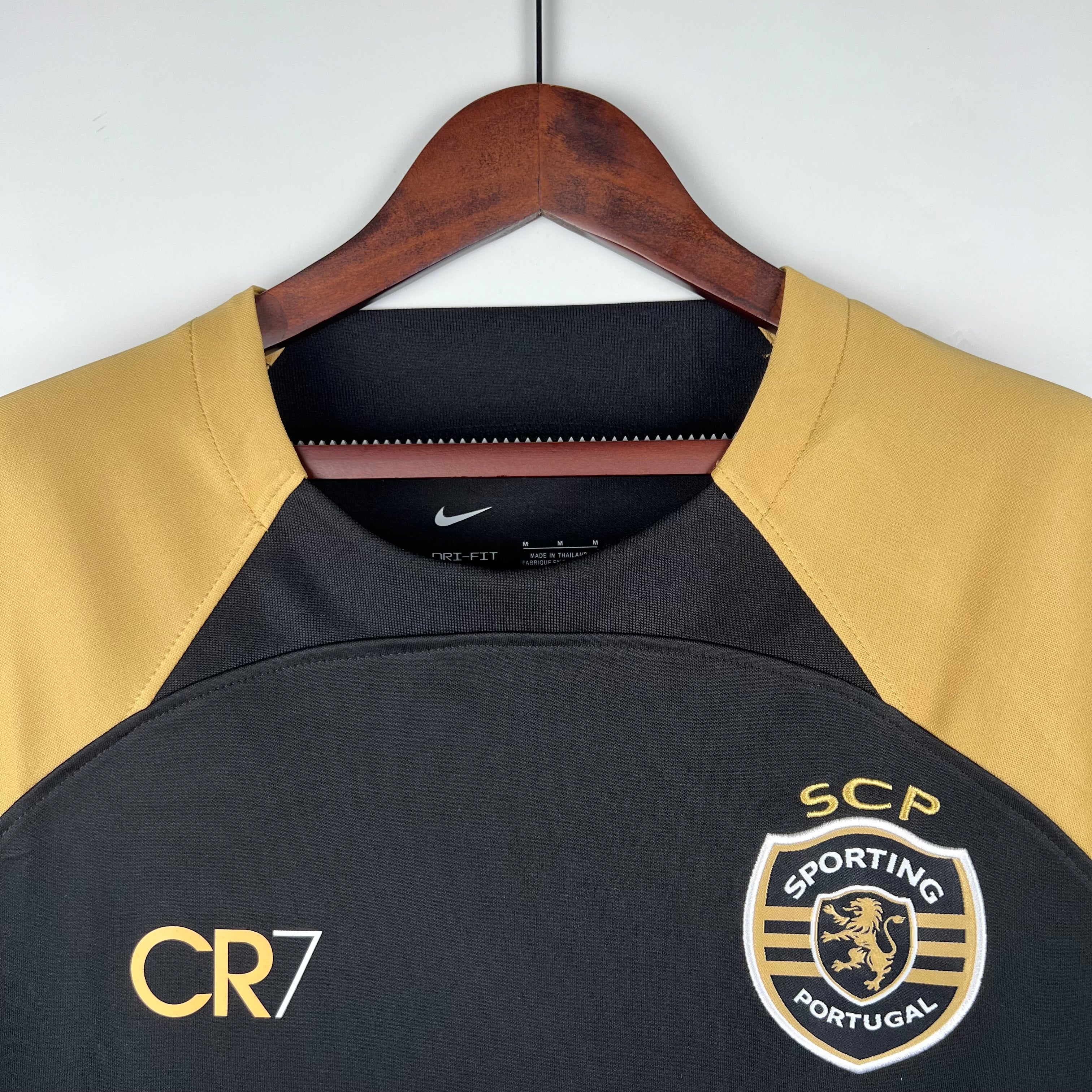 CAMISOLA DO SPORTING 23/24 HOMENAGEM CR7