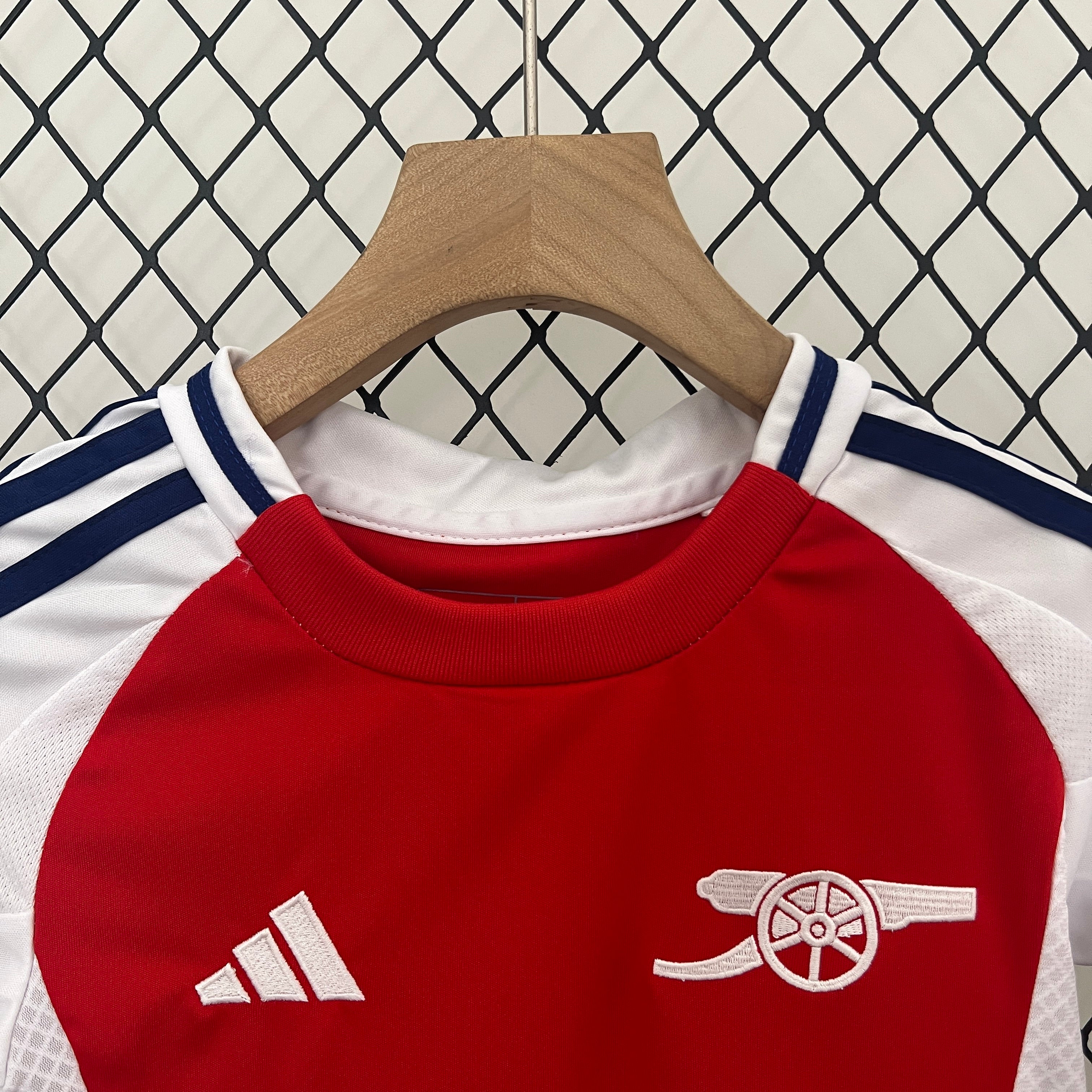 KIT INFANTIL DO ARSENAL 24/25 PRINCIPAL